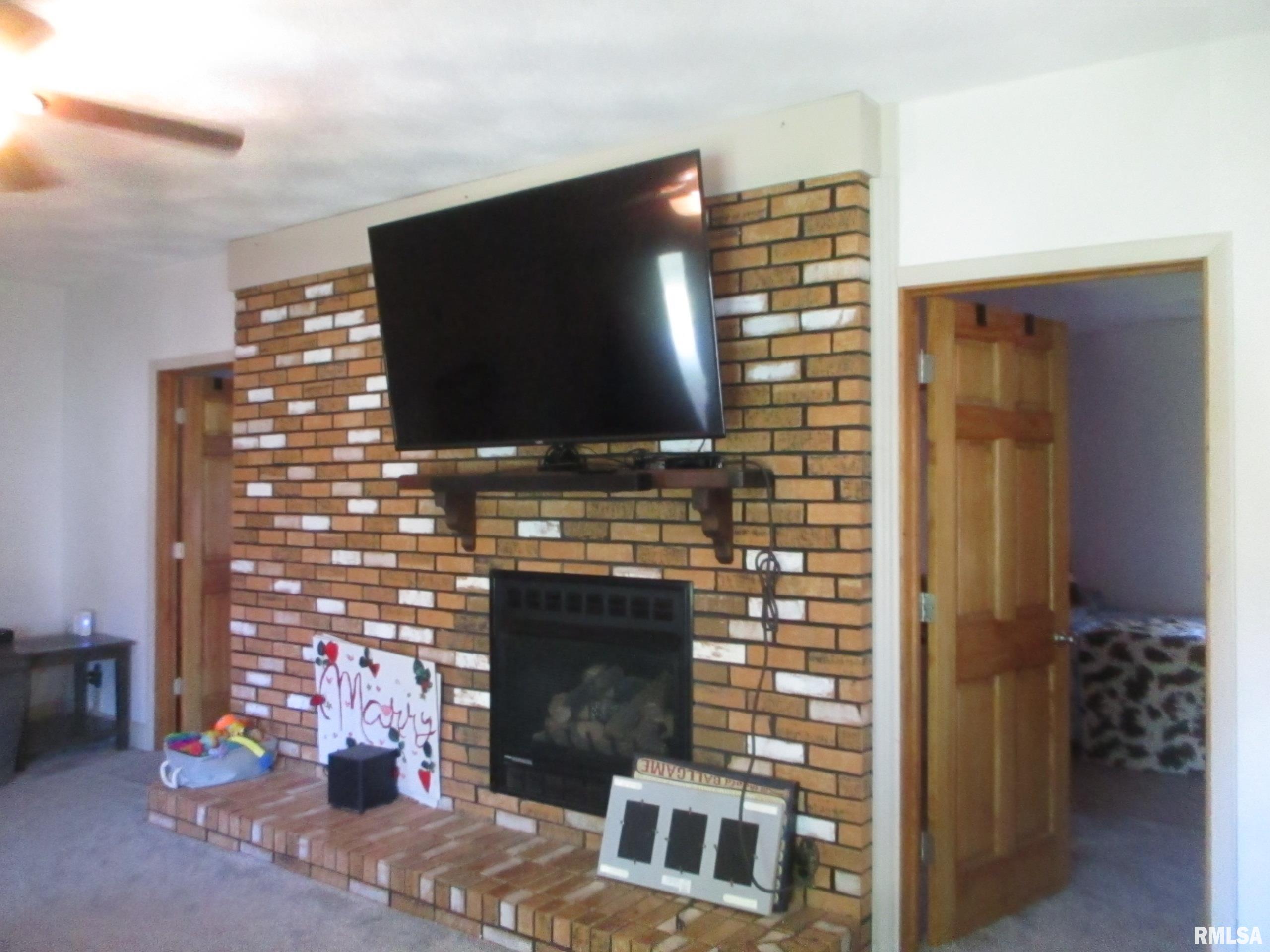 204 W Gelston Street, Valier, Illinois image 10