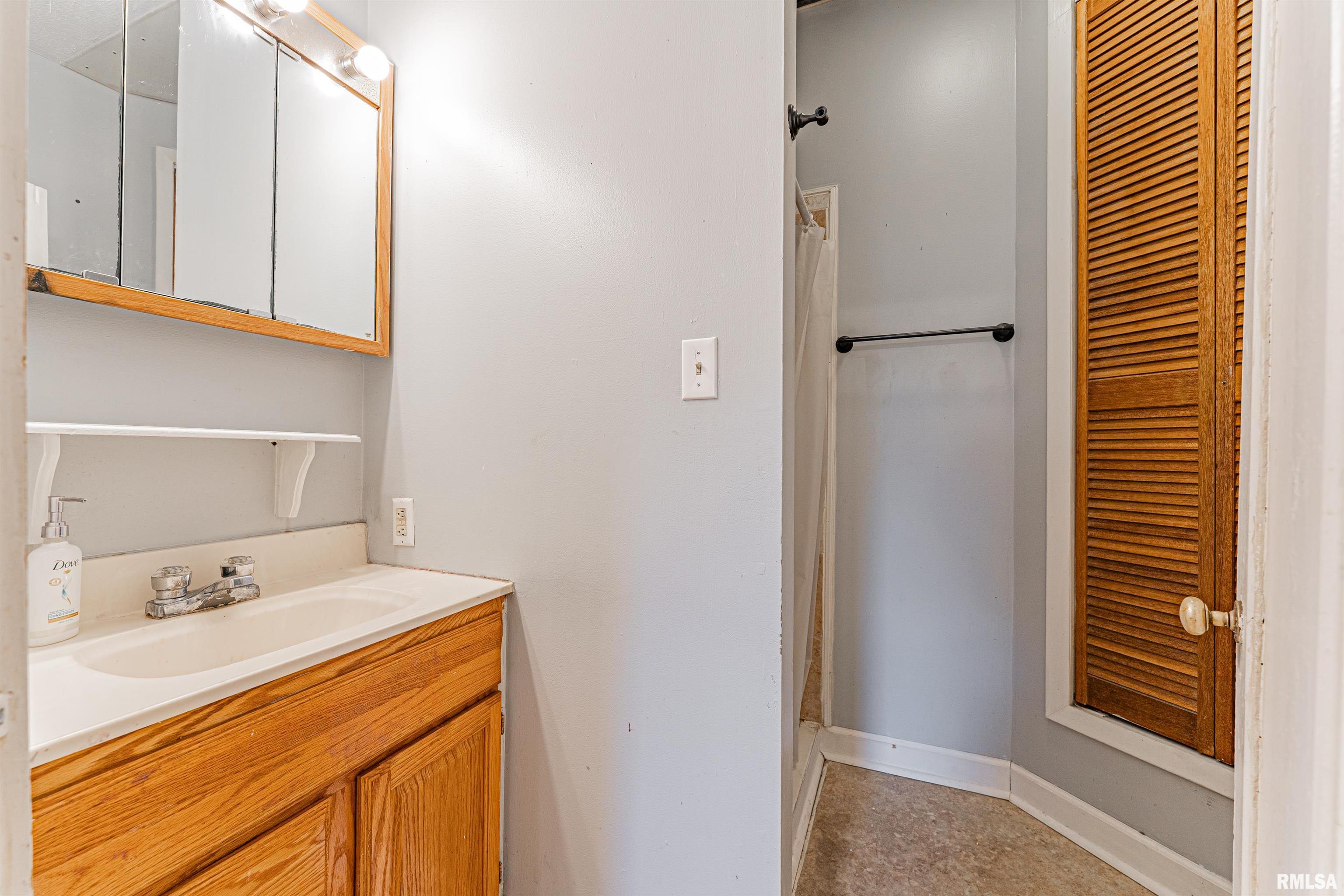 317 Latham Street, Lincoln, Illinois image 13