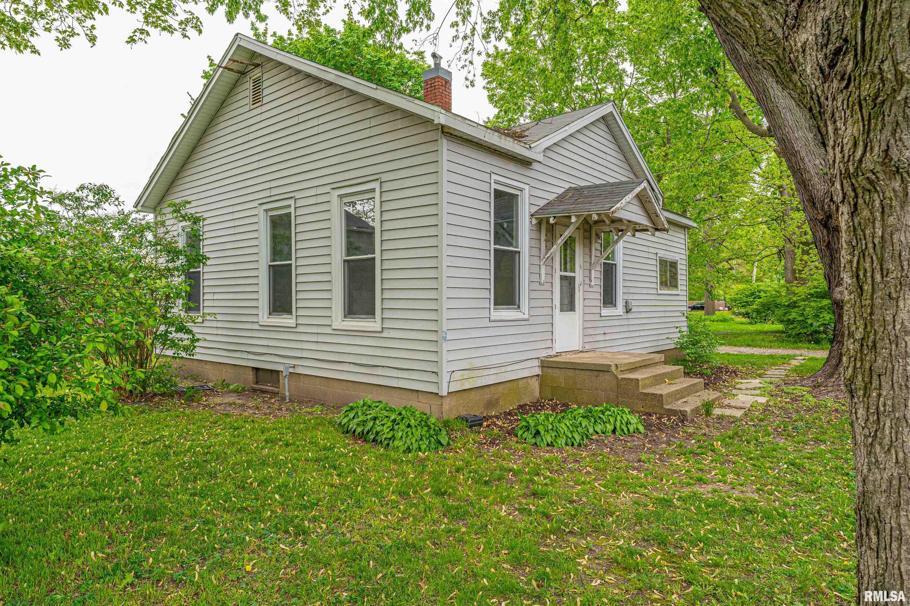 317 Latham Street, Lincoln, Illinois image 2
