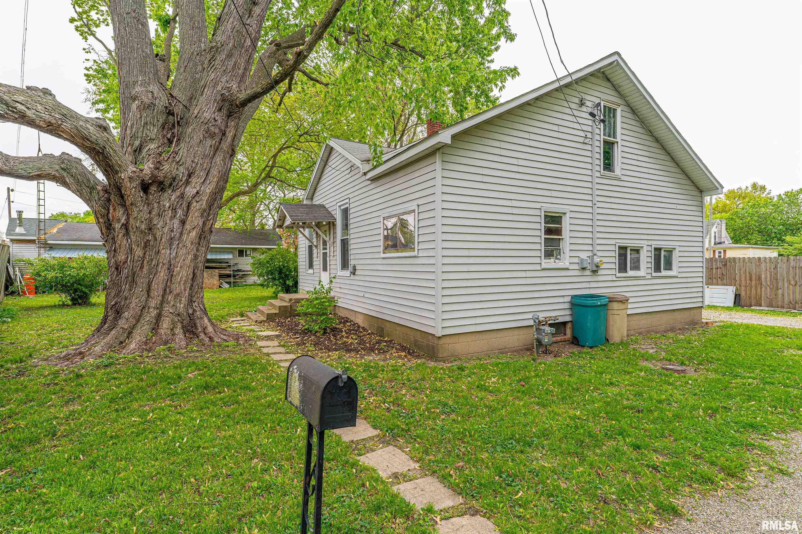 317 Latham Street, Lincoln, Illinois image 3