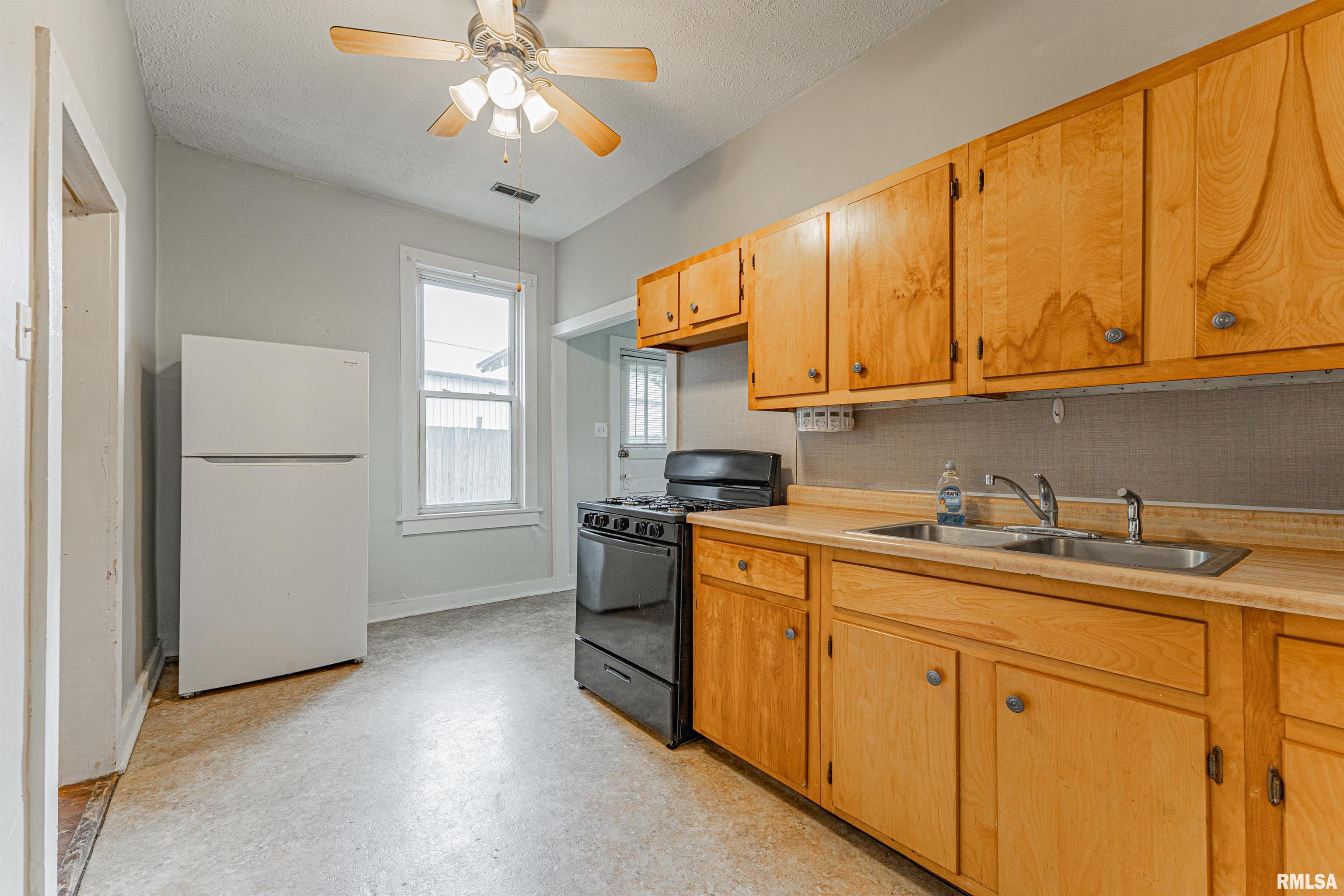 317 Latham Street, Lincoln, Illinois image 8