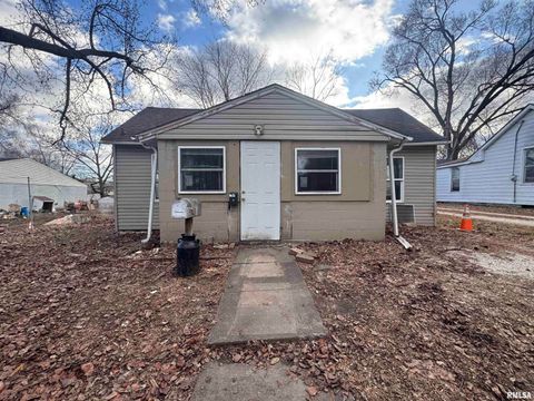 Homes For Sale - 106 Charlotte Street<br/> Tazewell County, Pekin, IL 61554
