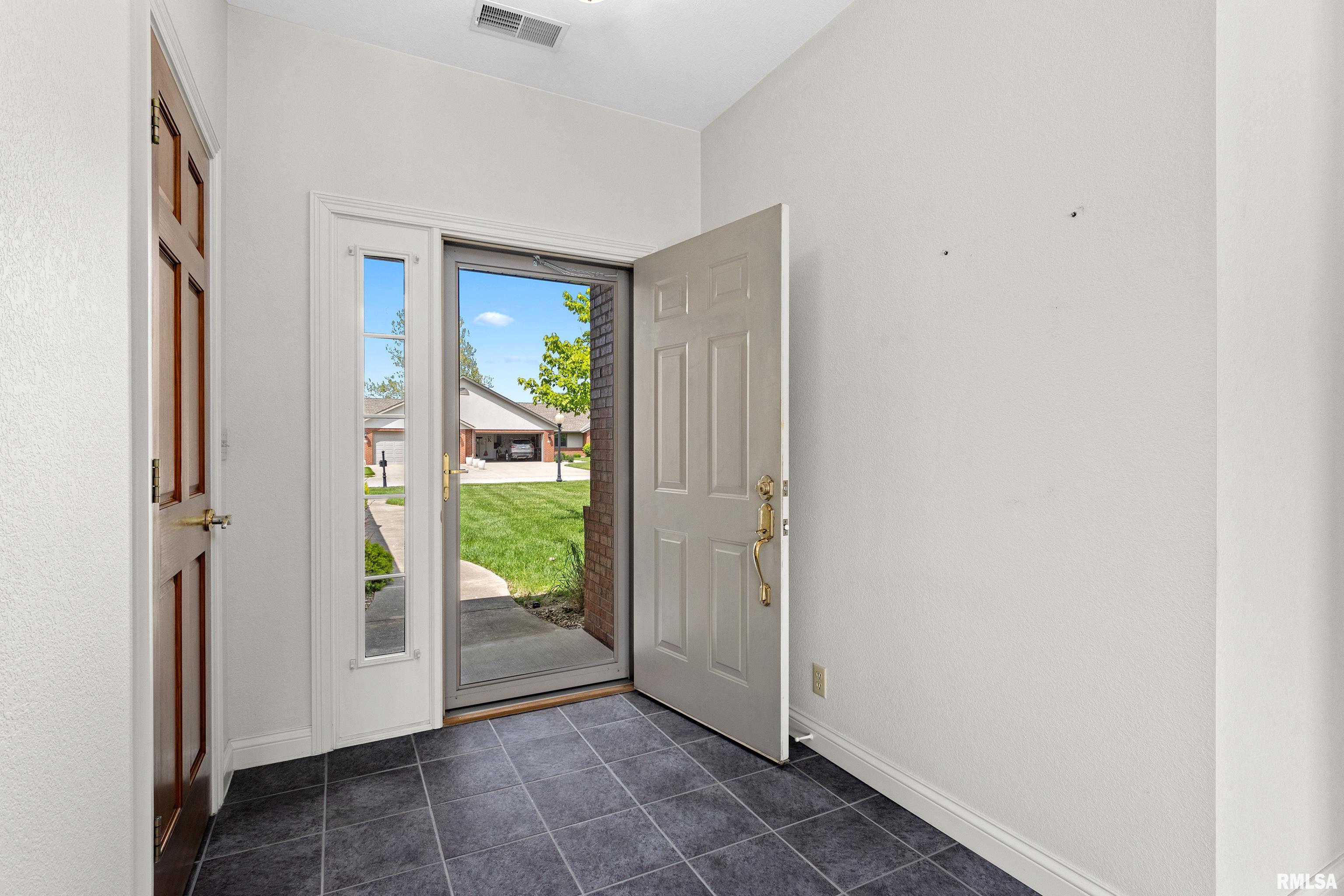 106 Barrington Place #9, Morton, Illinois image 7