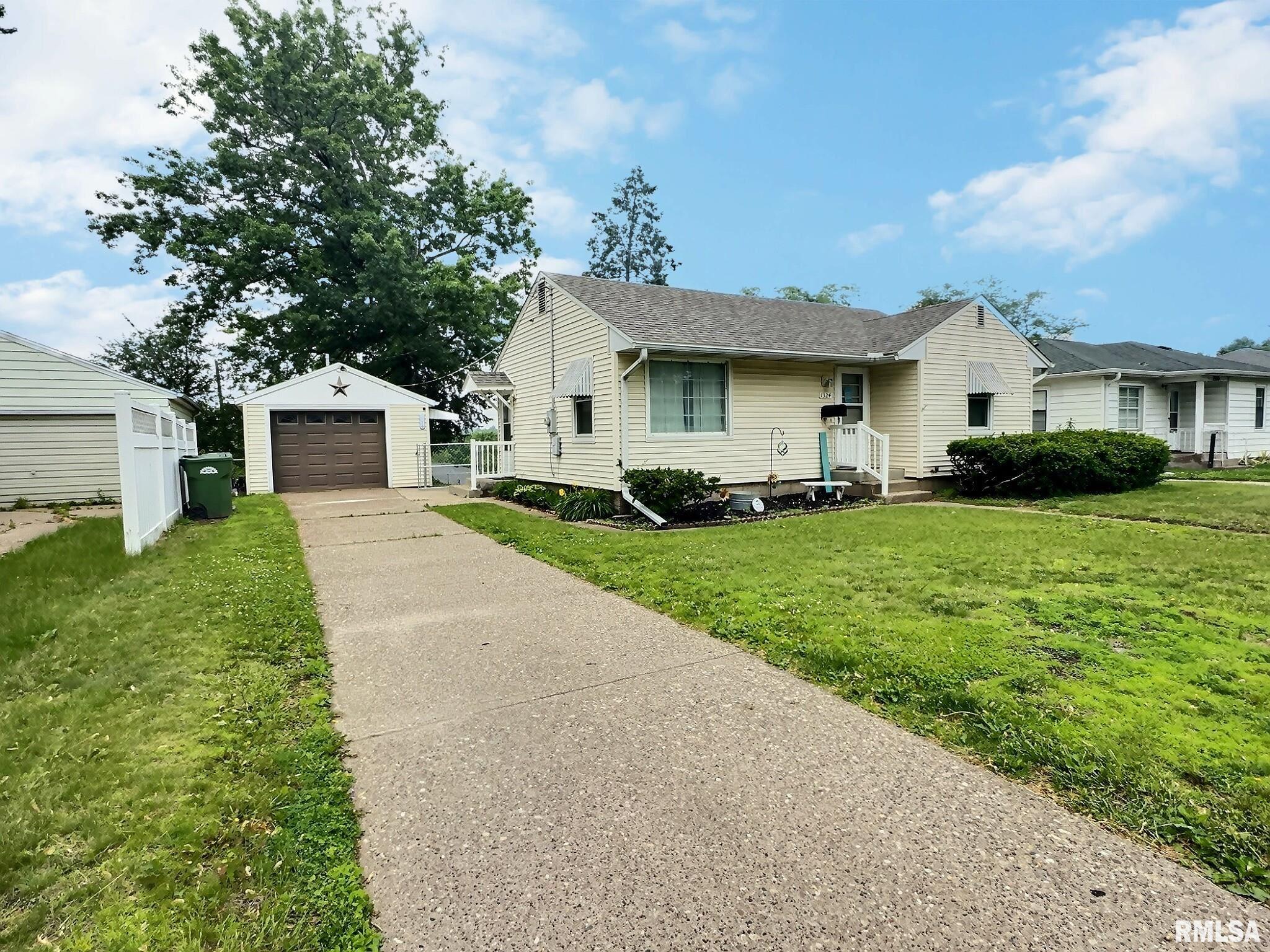 1324 Grandview Drive, Clinton, Iowa image 2