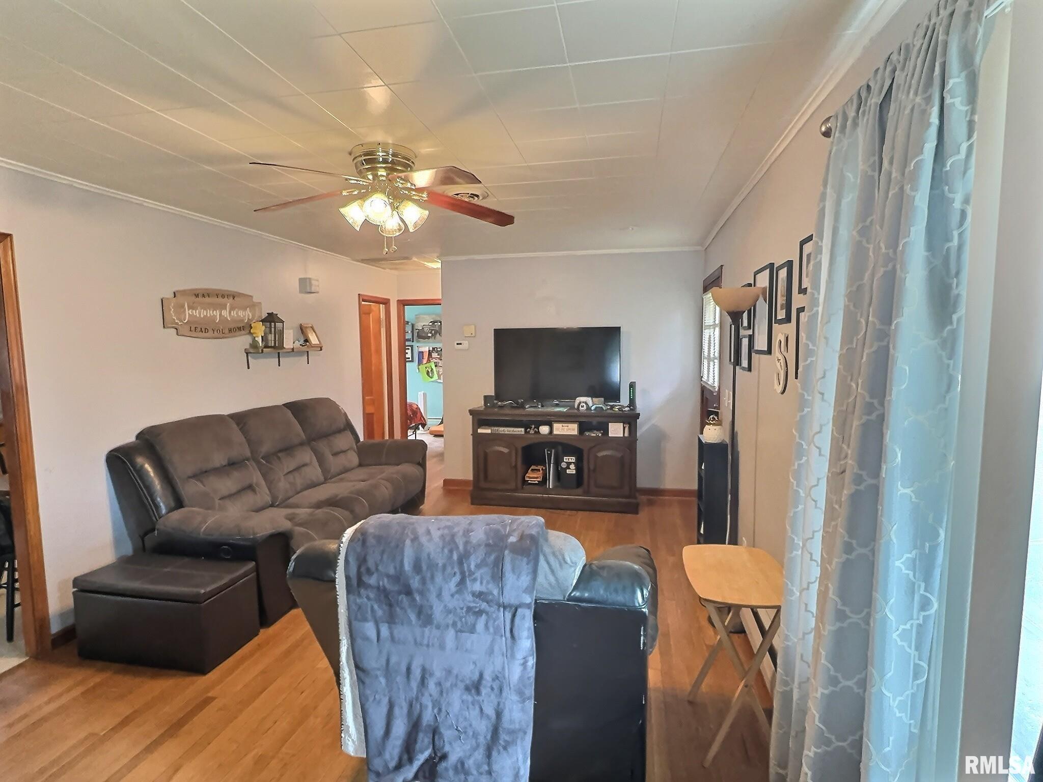 1324 Grandview Drive, Clinton, Iowa image 4