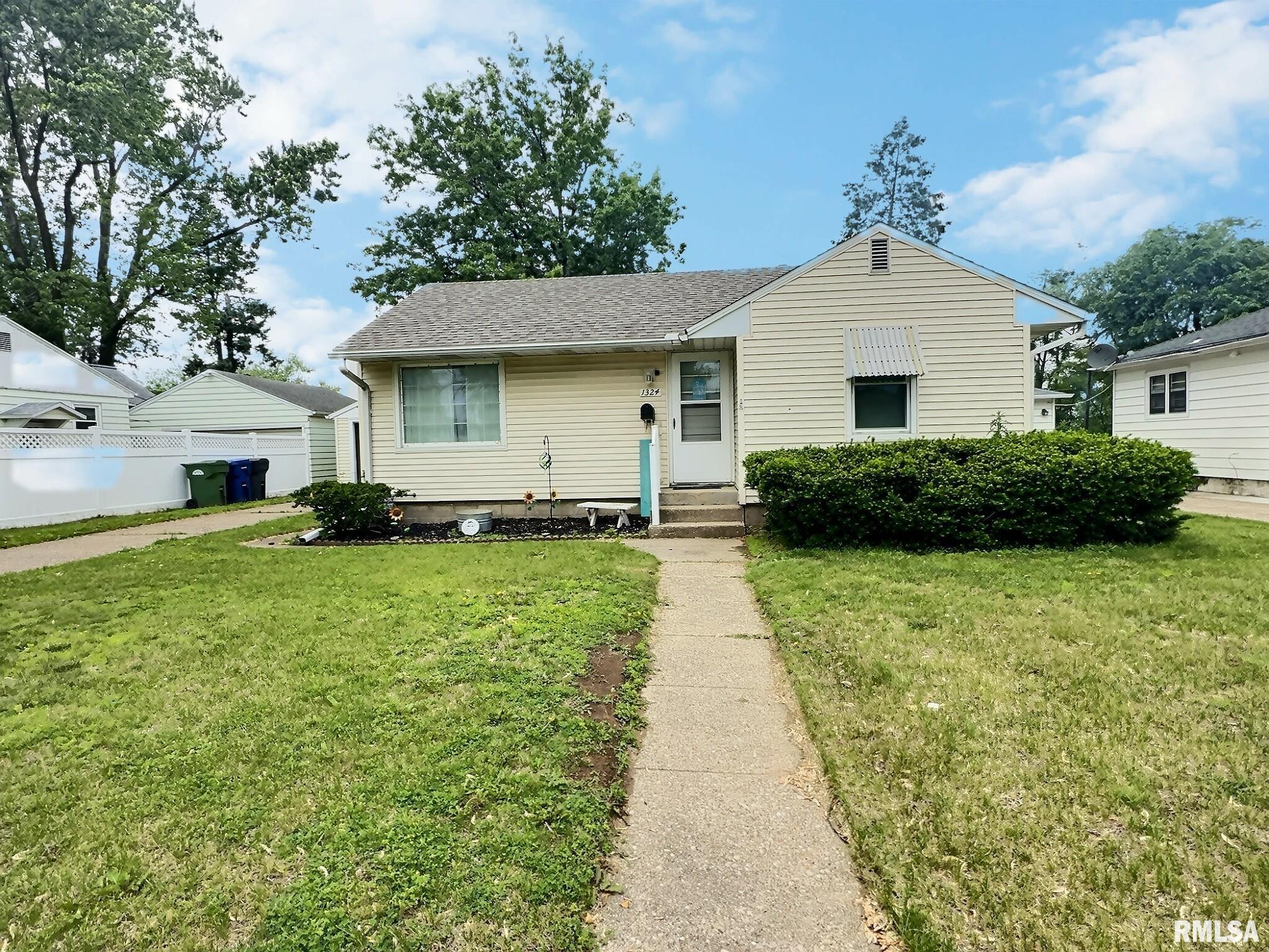 1324 Grandview Drive, Clinton, Iowa image 1