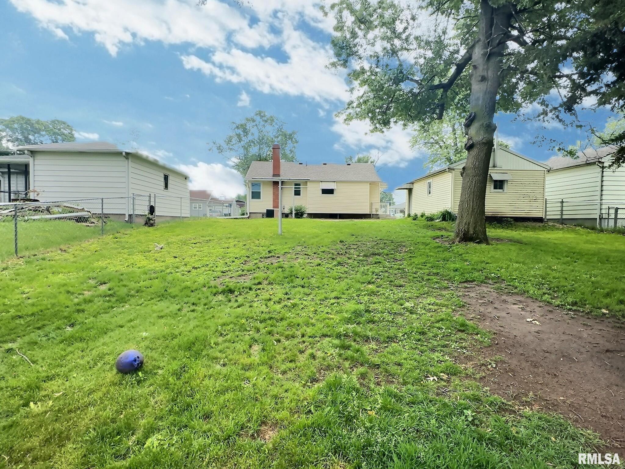 1324 Grandview Drive, Clinton, Iowa image 3