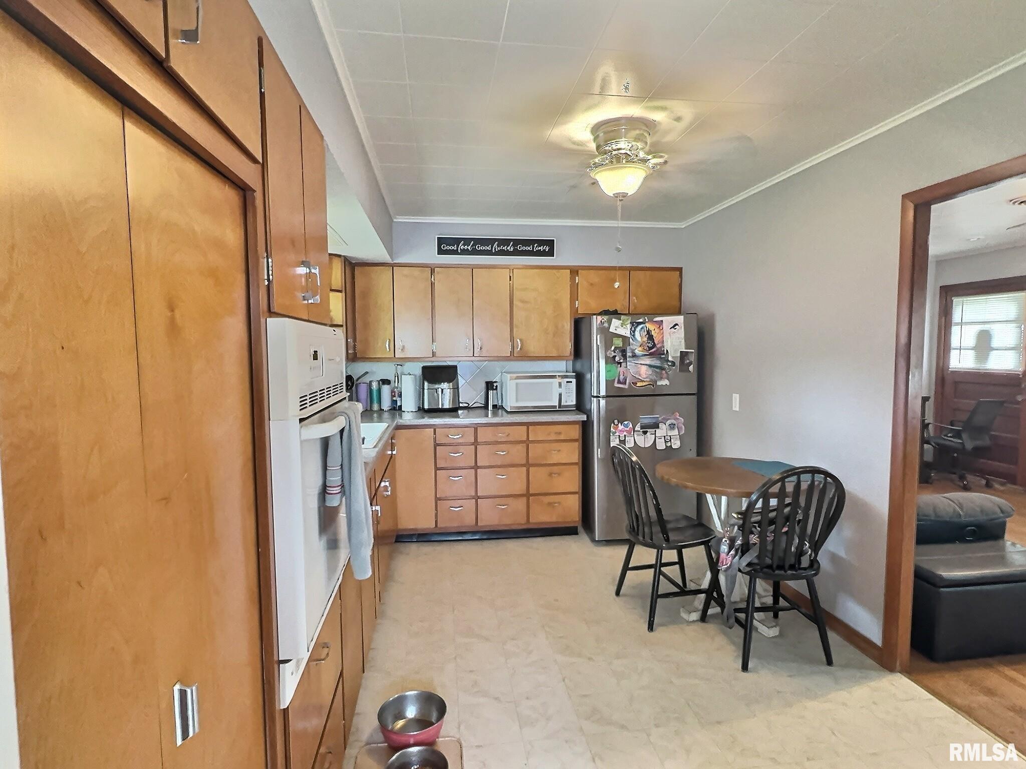 1324 Grandview Drive, Clinton, Iowa image 7