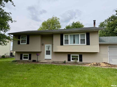 Homes For Sale - 303 S Stockdale Lane<br/> Knox County, Abingdon, IL 61410