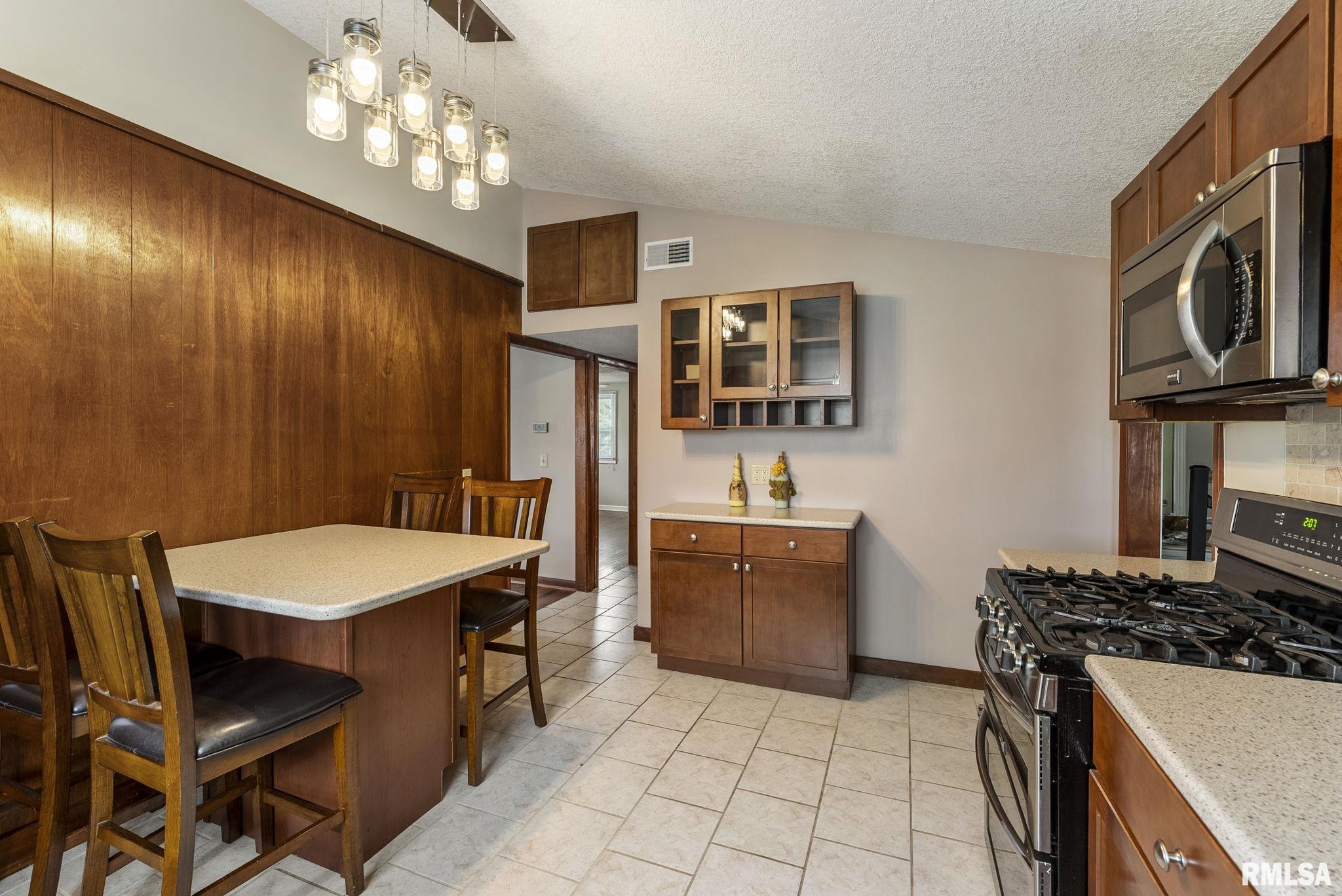 16815 10th Avenue North, East Moline, Illinois image 11