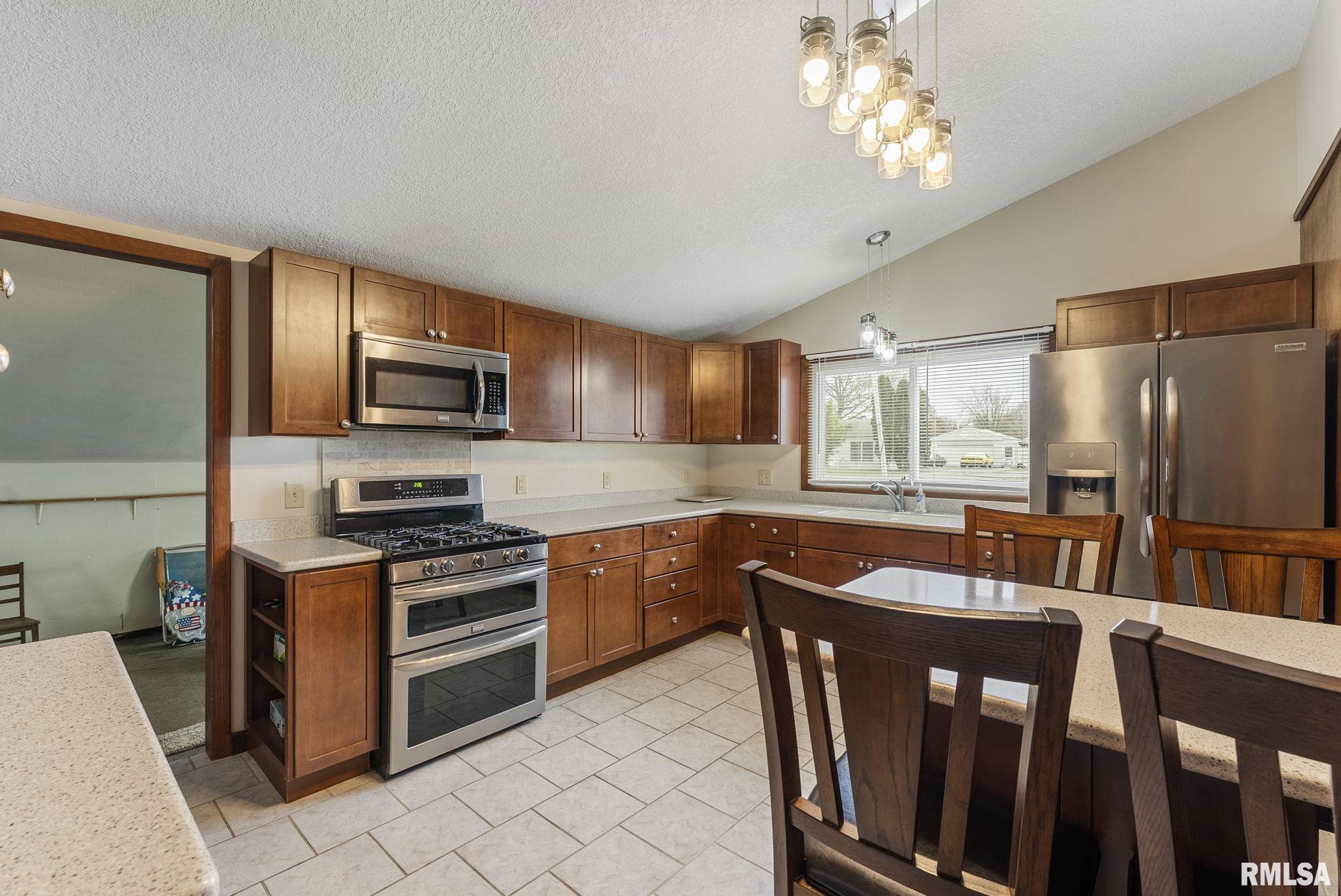 16815 10th Avenue North, East Moline, Illinois image 9