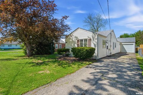 Photo of 1428 BROWN Avenue, Galesburg, IL 61401 (MLS # PA1265859)