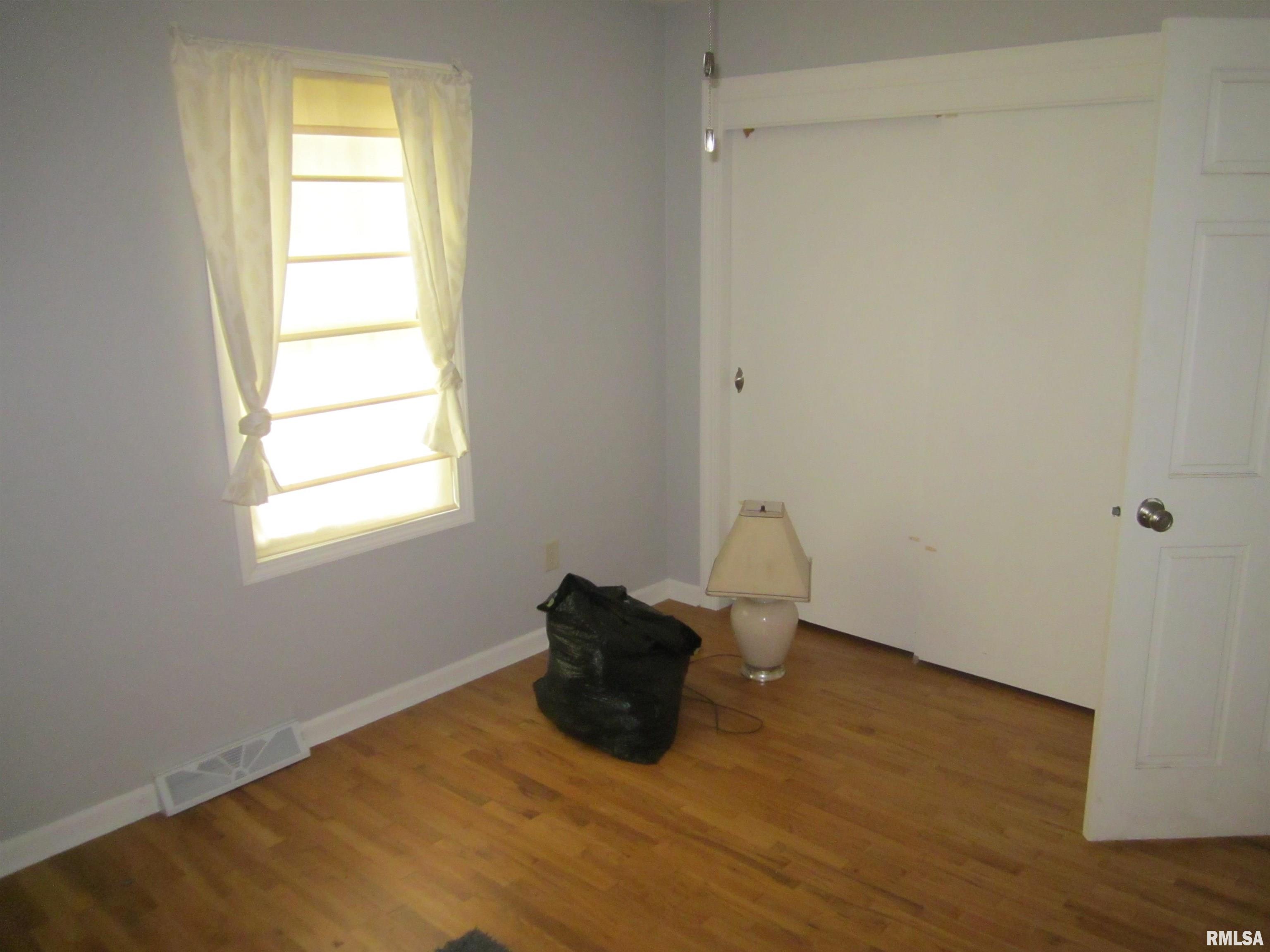 215 S Logan Street, Mason City, Illinois image 14