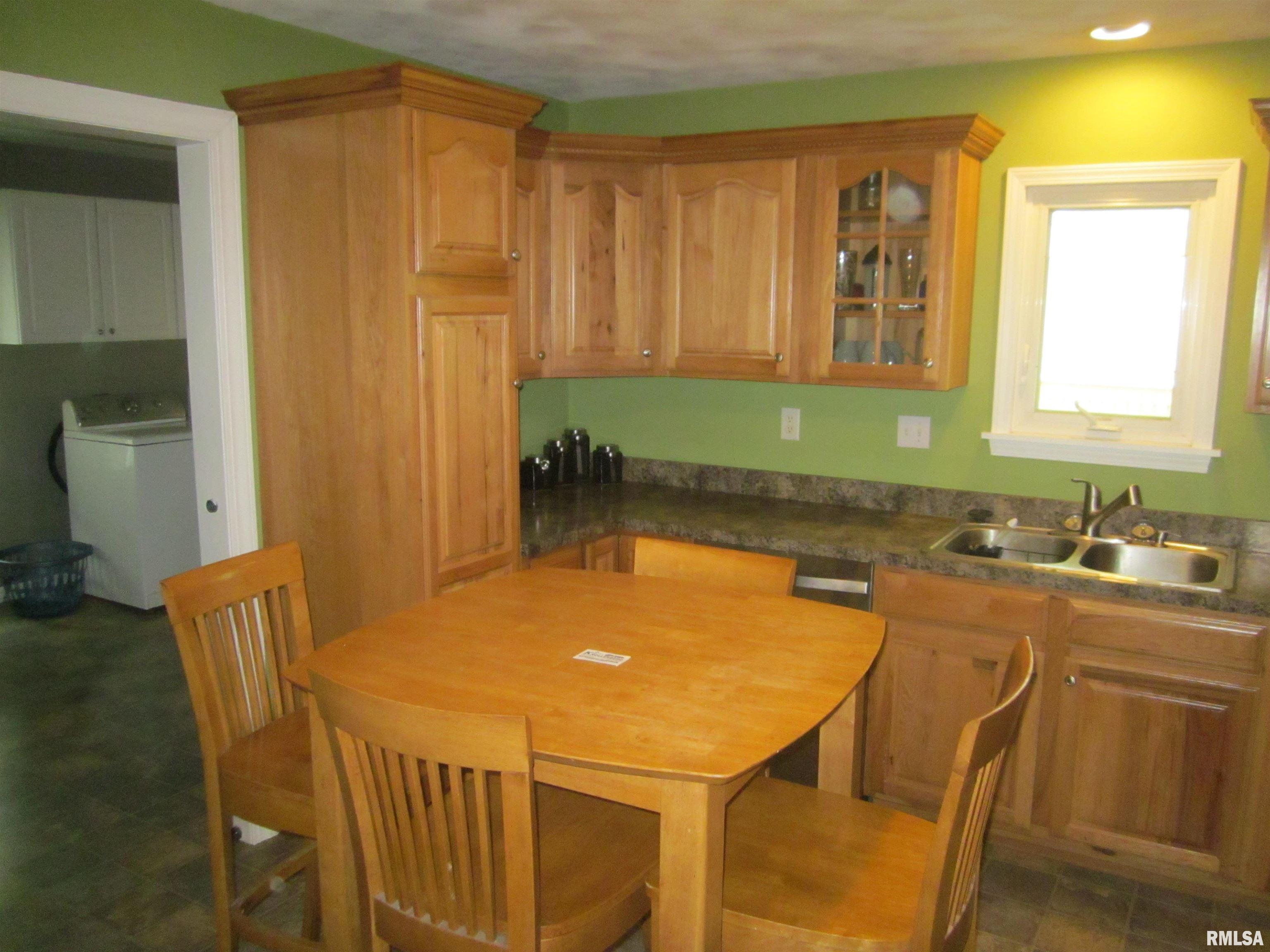 215 S Logan Street, Mason City, Illinois image 9