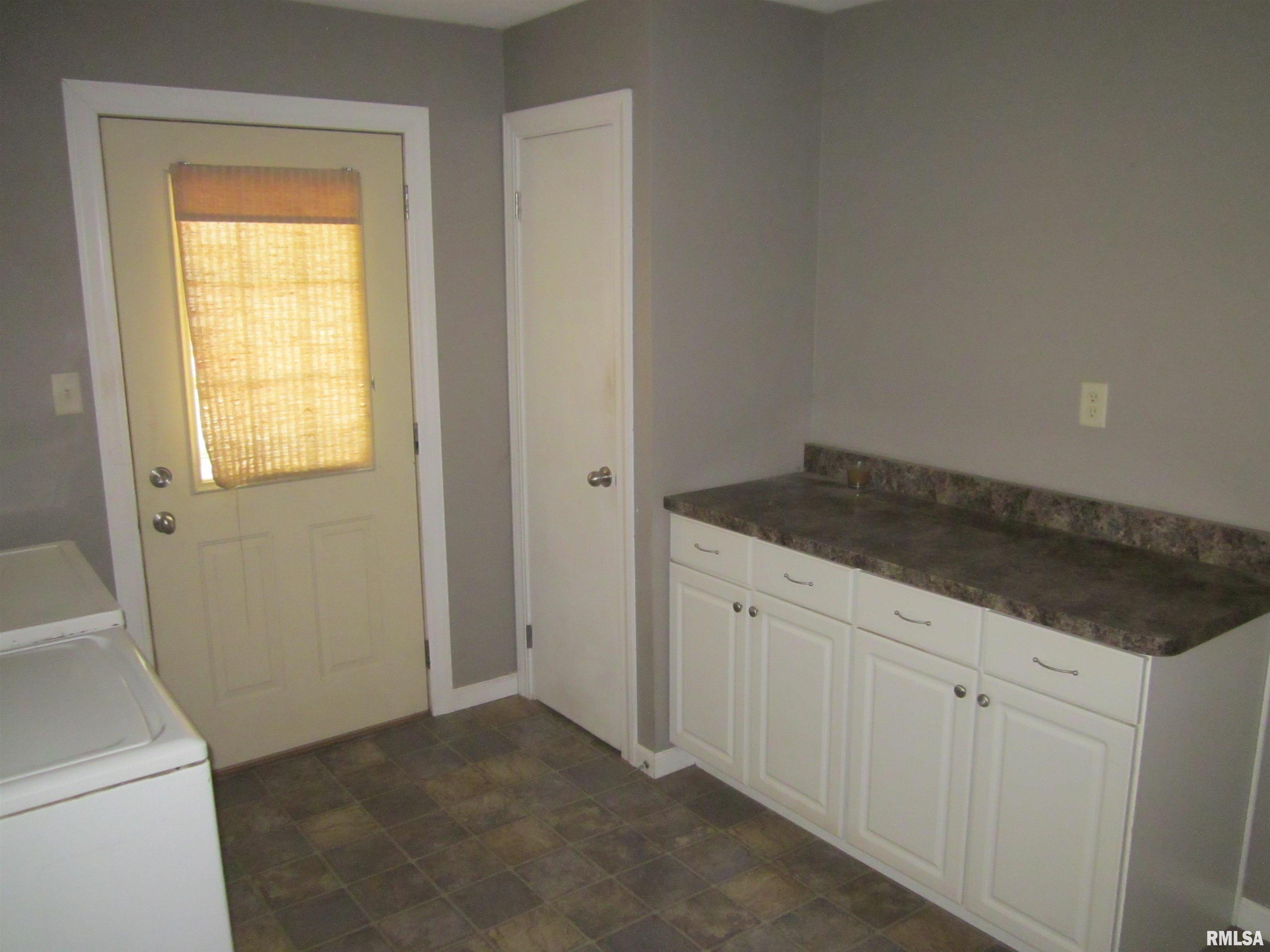 215 S Logan Street, Mason City, Illinois image 11