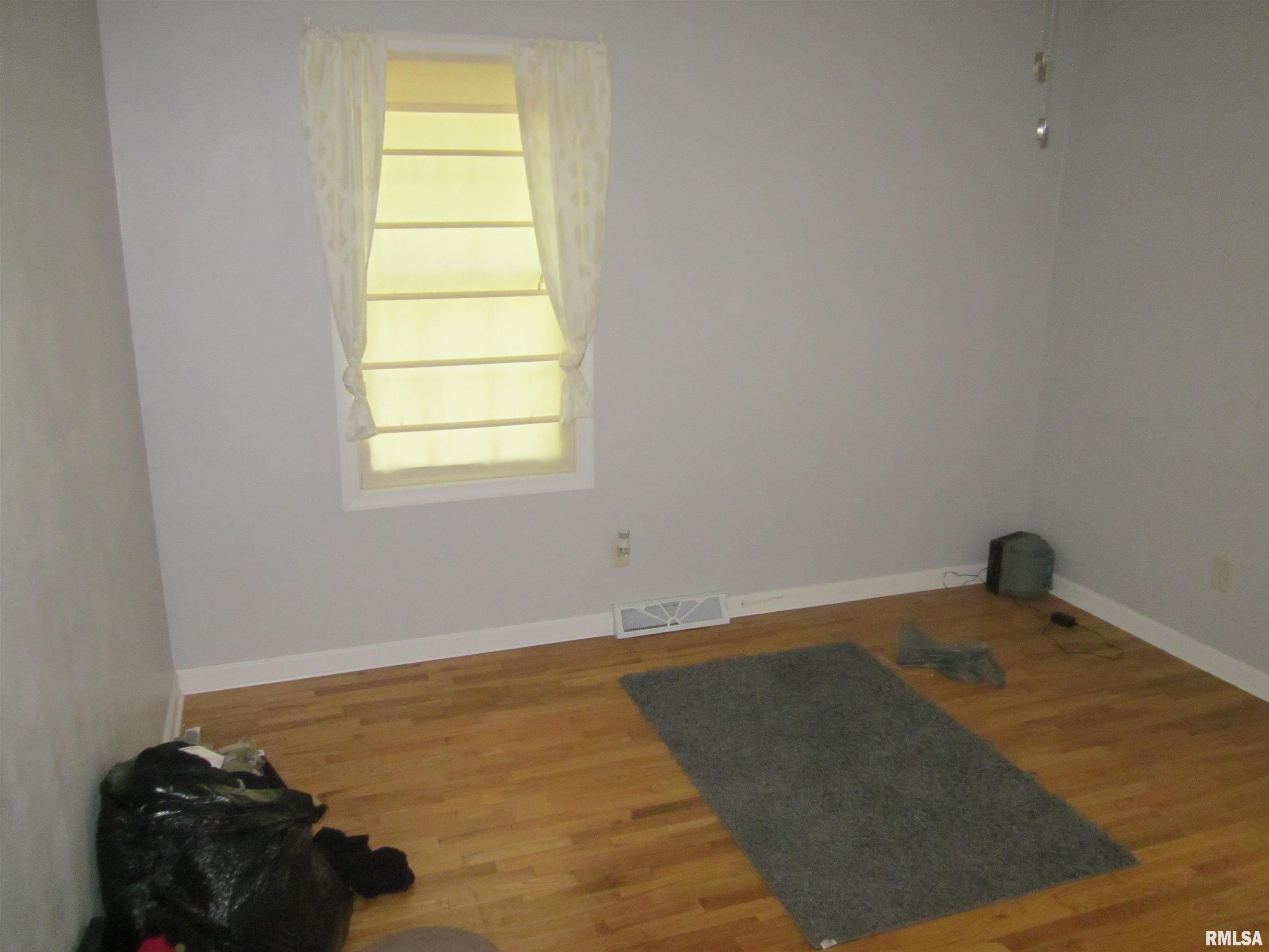 215 S Logan Street, Mason City, Illinois image 13