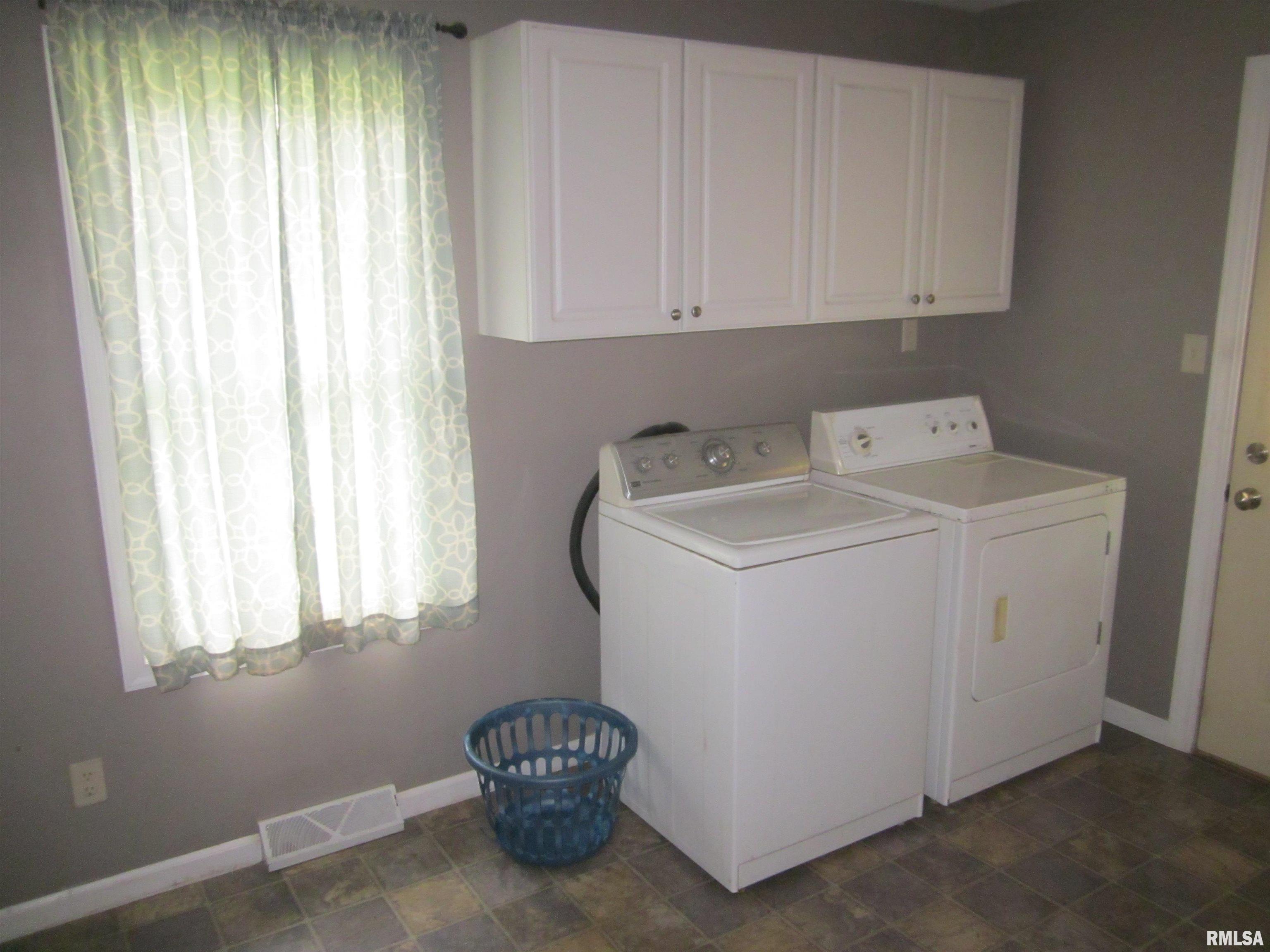 215 S Logan Street, Mason City, Illinois image 10