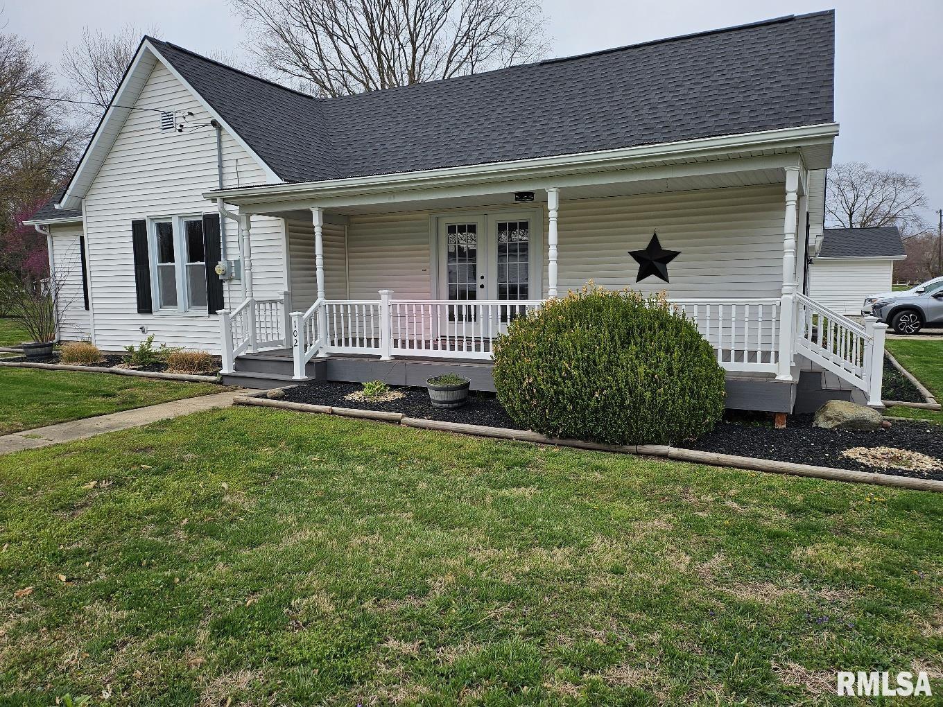 102 W Grand Street, Modesto, Illinois image 3