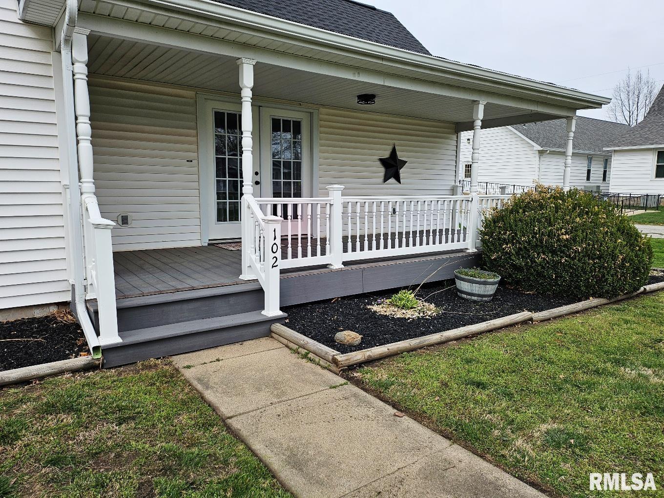 102 W Grand Street, Modesto, Illinois image 4