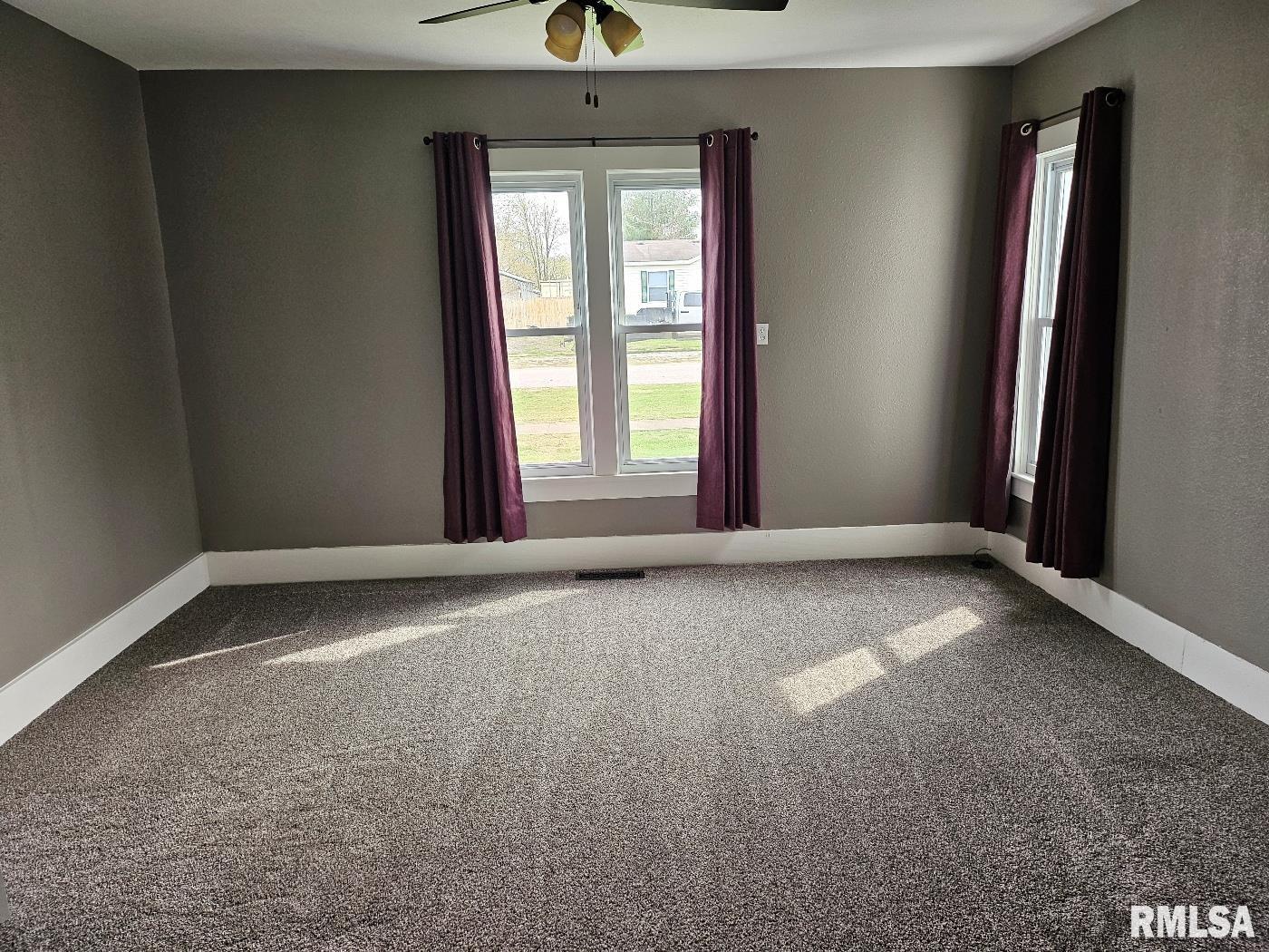 102 W Grand Street, Modesto, Illinois image 37