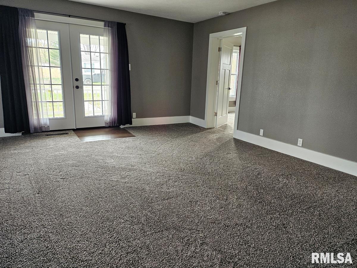 102 W Grand Street, Modesto, Illinois image 14