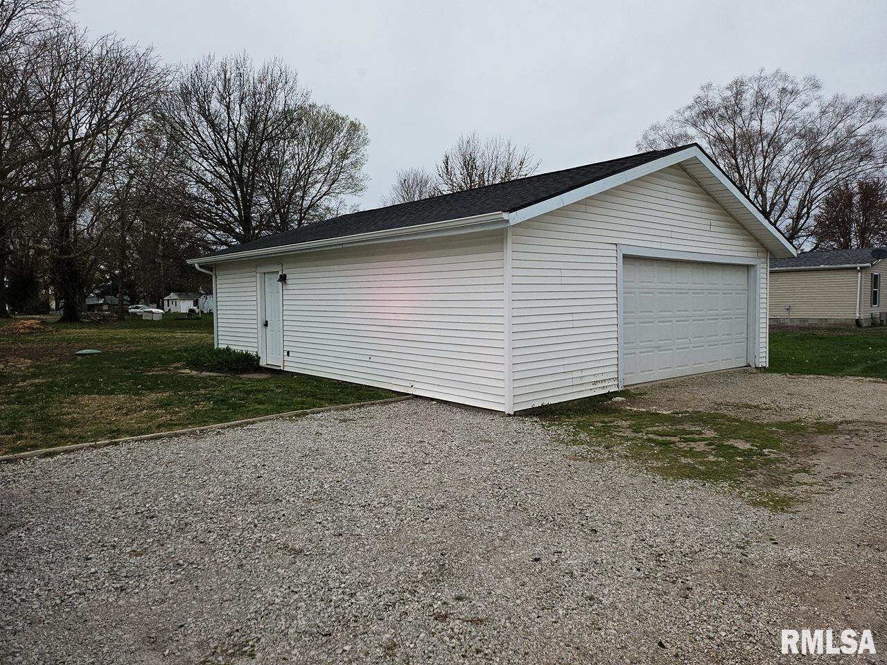 102 W Grand Street, Modesto, Illinois image 7