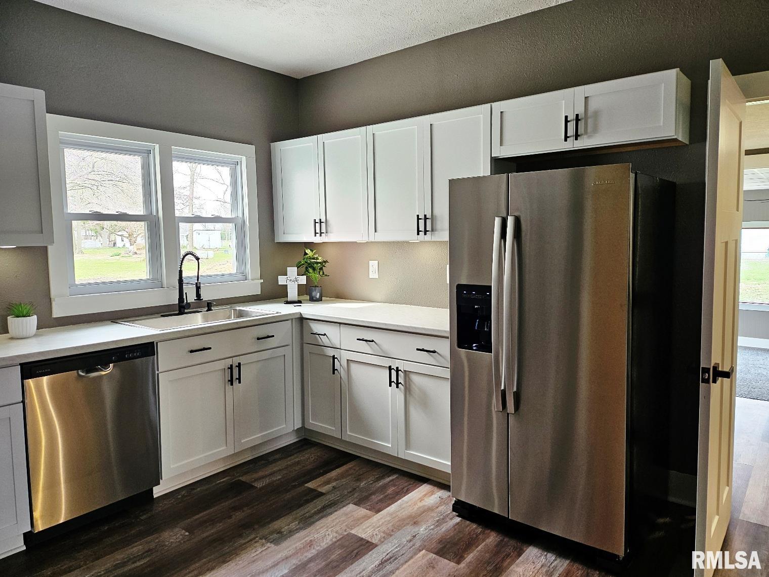 102 W Grand Street, Modesto, Illinois image 24