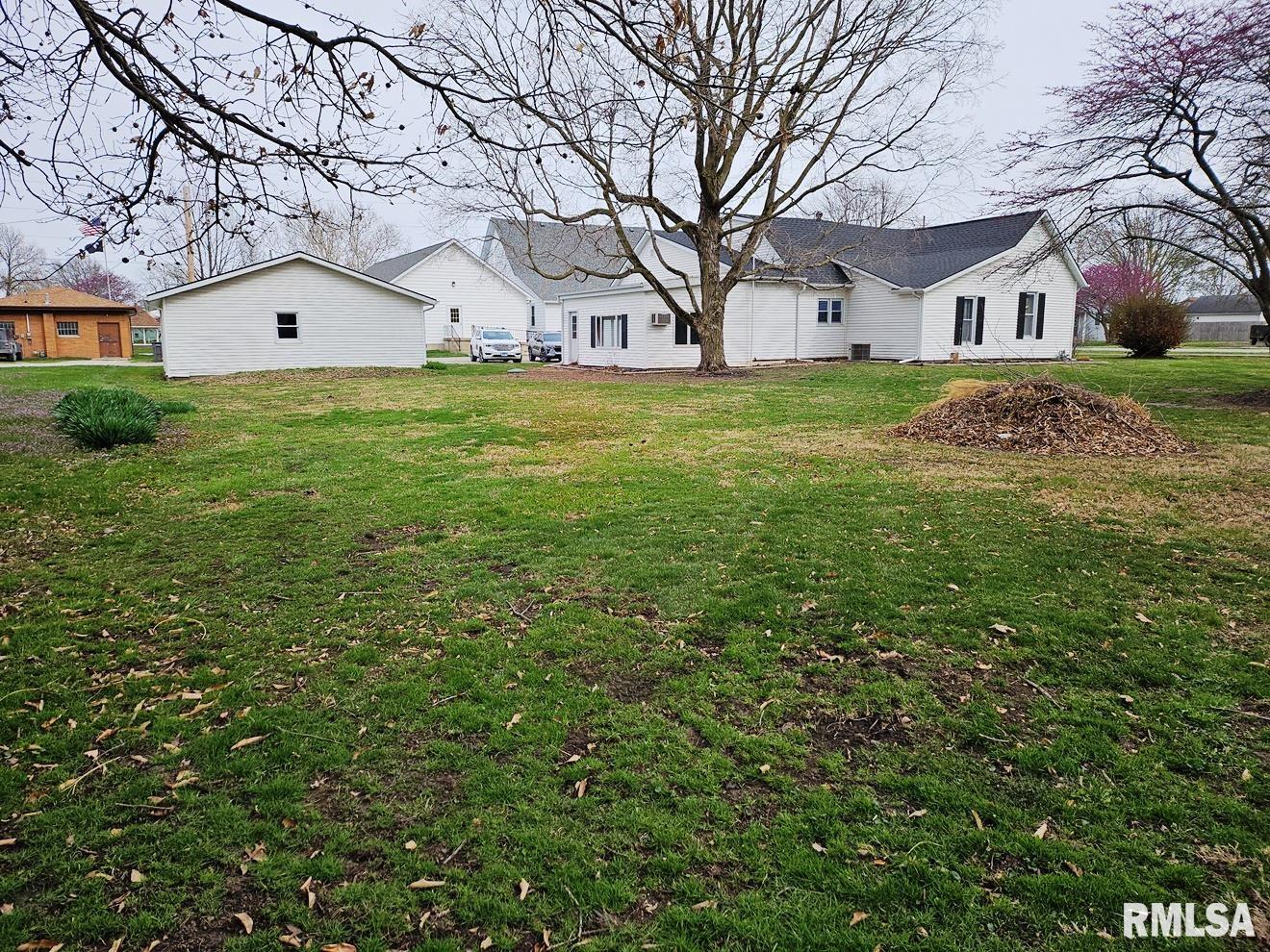 102 W Grand Street, Modesto, Illinois image 9