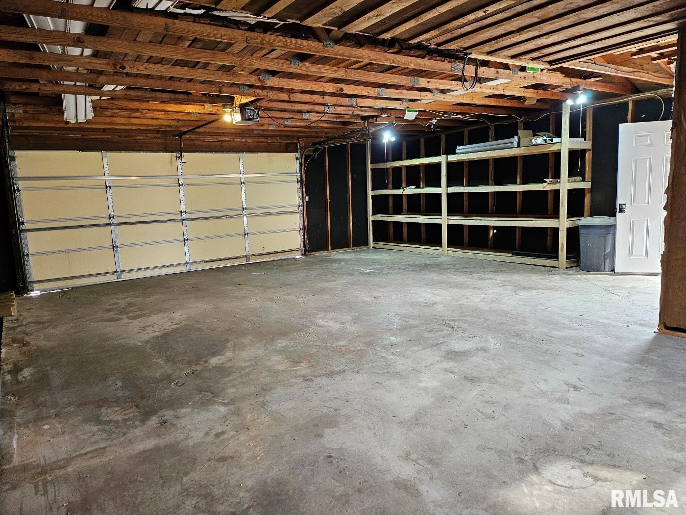 102 W Grand Street, Modesto, Illinois image 45