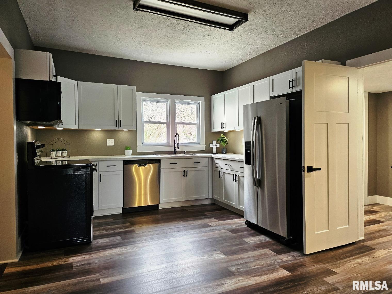 102 W Grand Street, Modesto, Illinois image 22