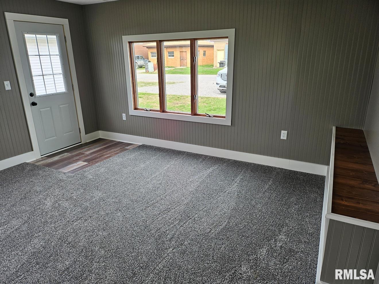 102 W Grand Street, Modesto, Illinois image 33