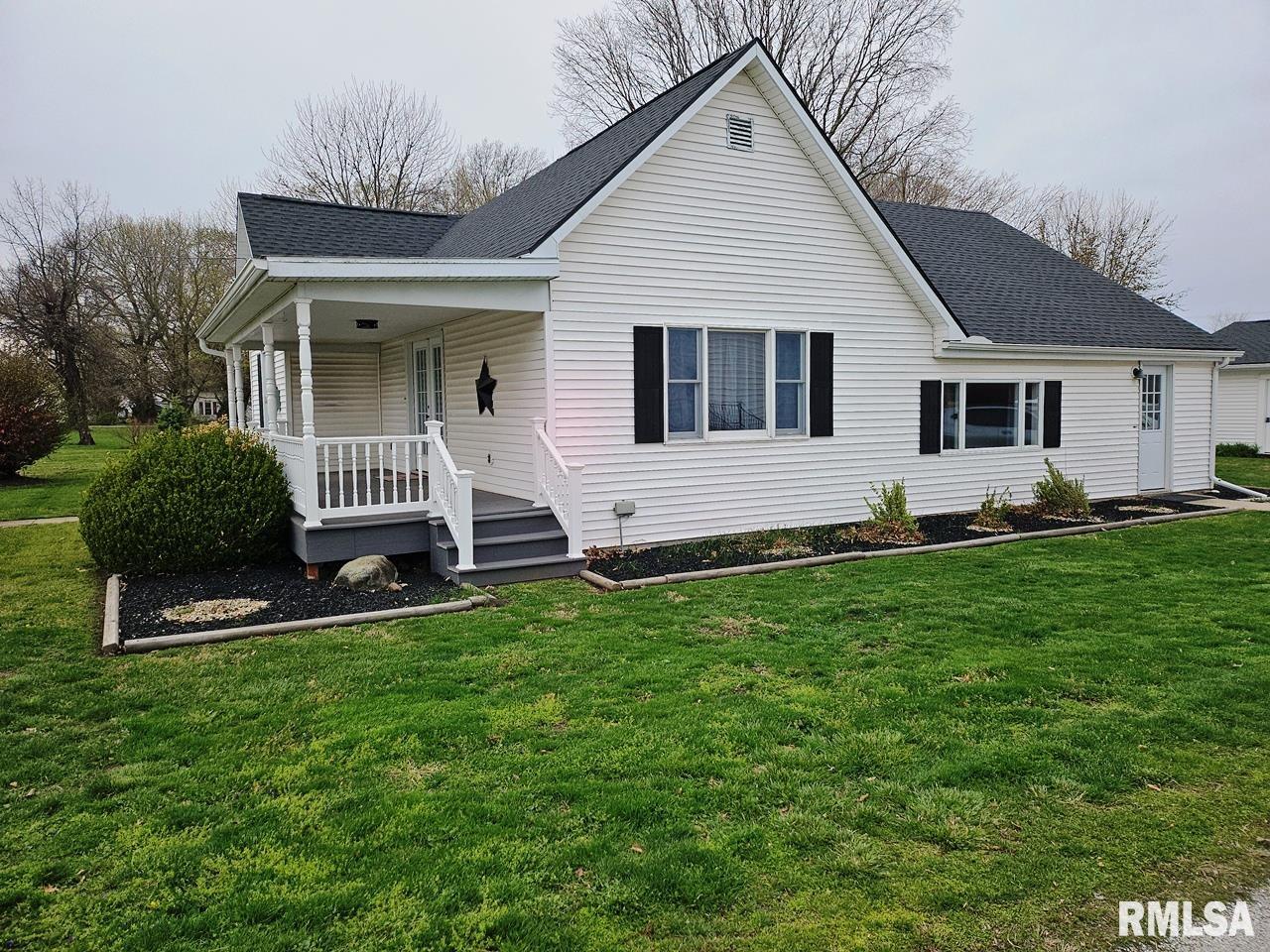 102 W Grand Street, Modesto, Illinois image 5