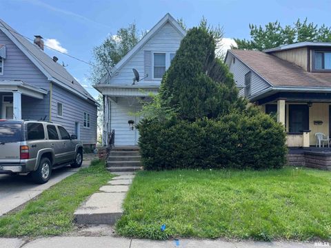 Photo of 2702 NE MADISON Avenue, Peoria, IL 61603 (MLS # PA1265900)