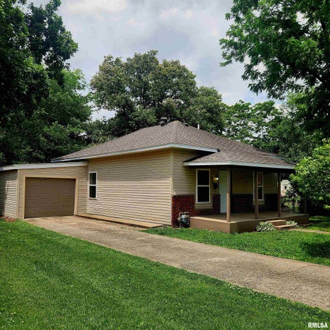 Homes For Sale - 404 N Van Buren Street<br/> Franklin County, West Frankfort, IL 62896