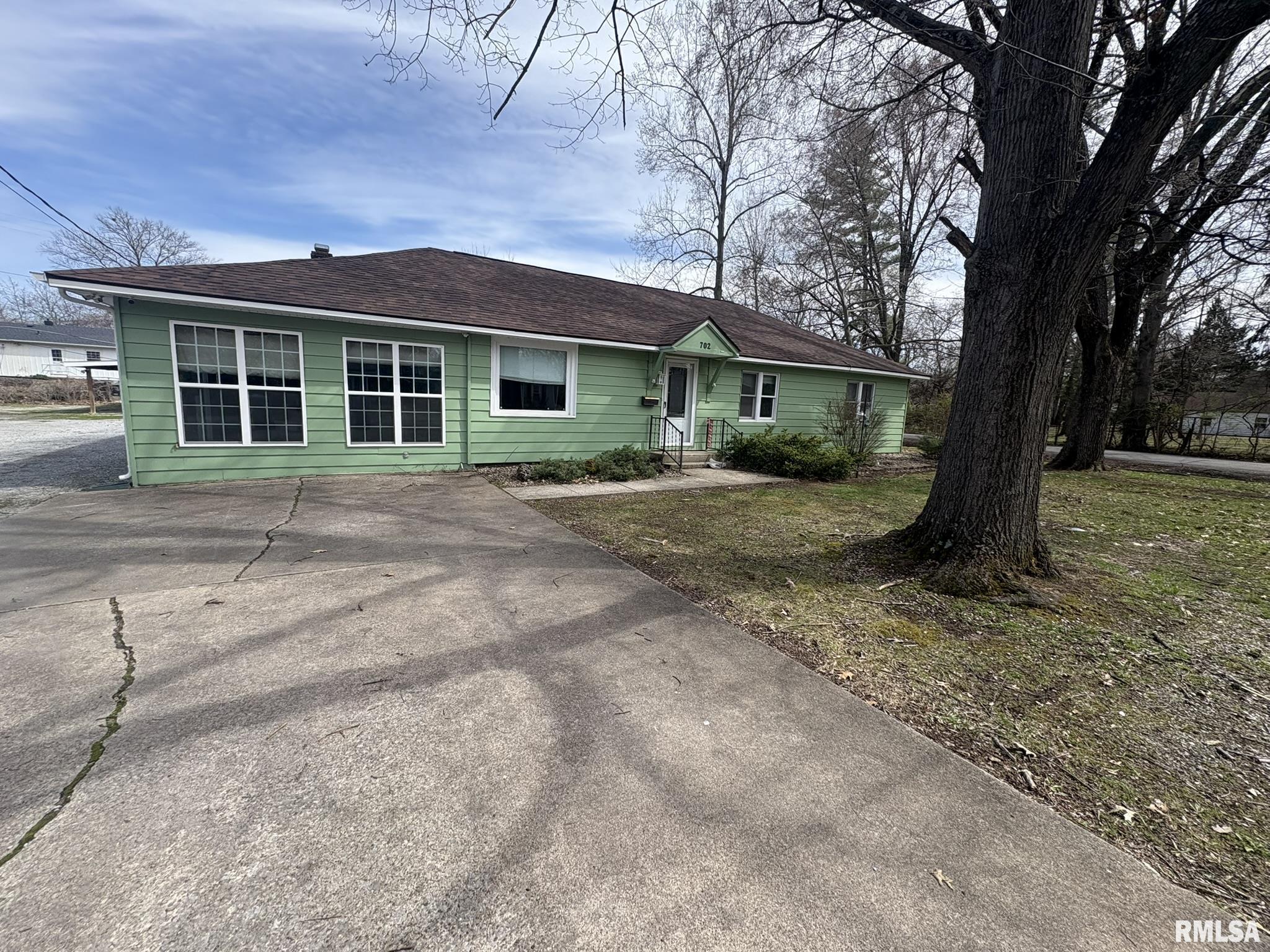 702 Sheridan Drive, Benton, Illinois image 1