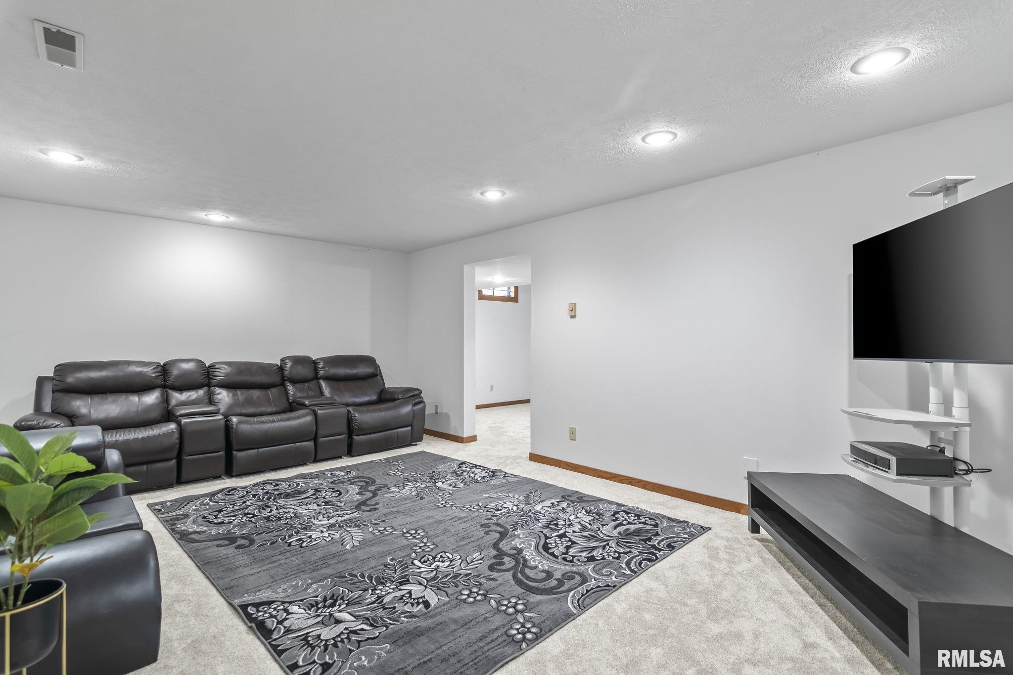 2504 Country Club Drive, Springfield, Illinois image 43