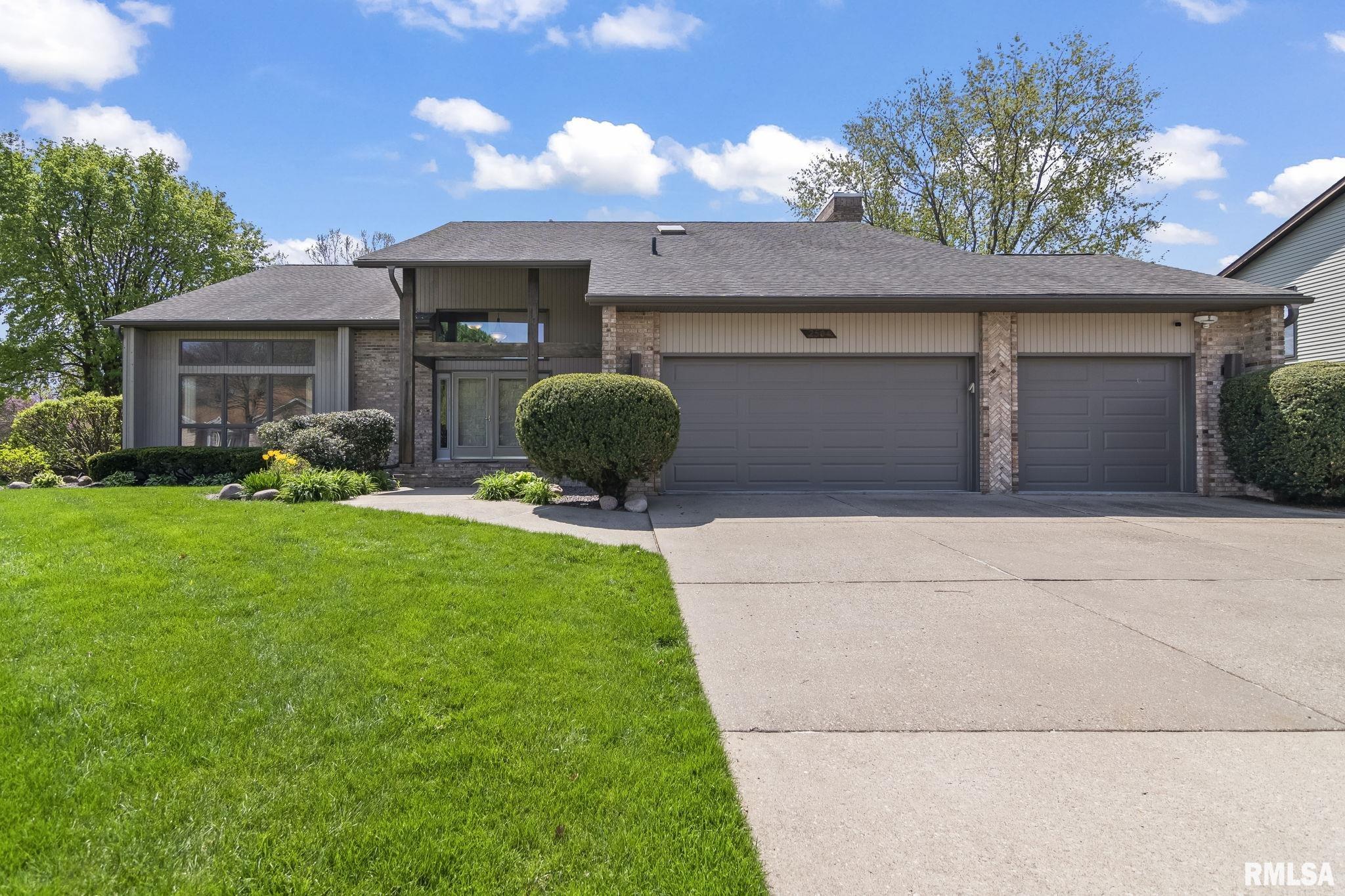 2504 Country Club Drive, Springfield, Illinois image 2