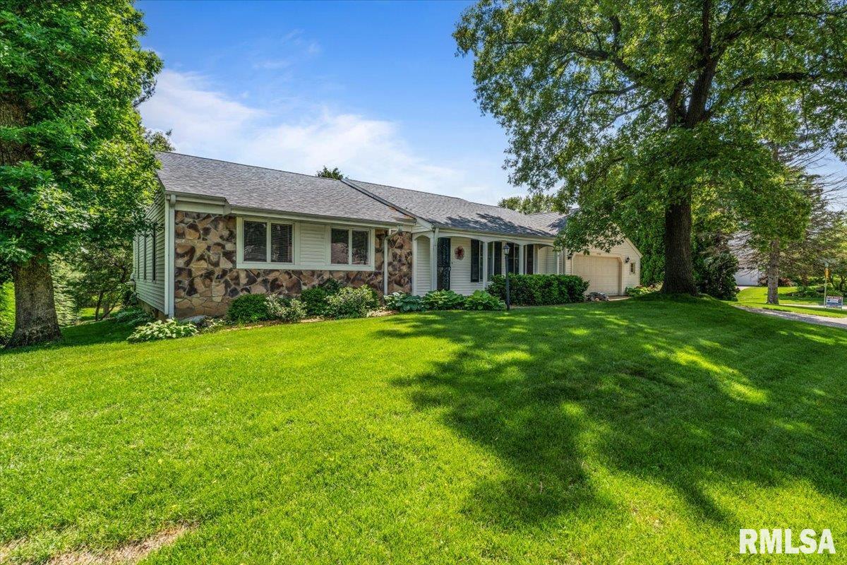 7700 37th Avenue, Moline, Illinois image 2