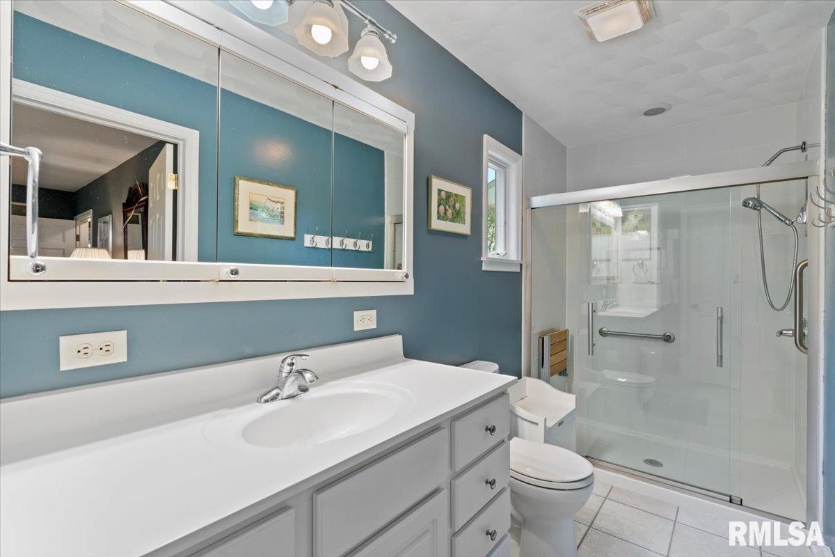7700 37th Avenue, Moline, Illinois image 35