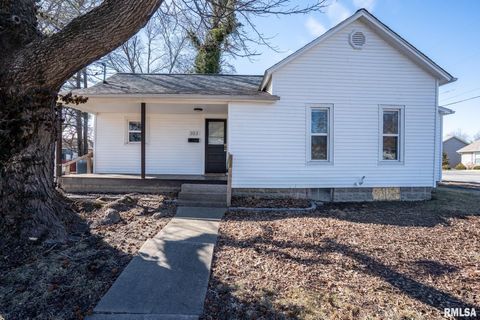 Homes For Sale - 303 Washington Street<br/> Carterville, IL 62918