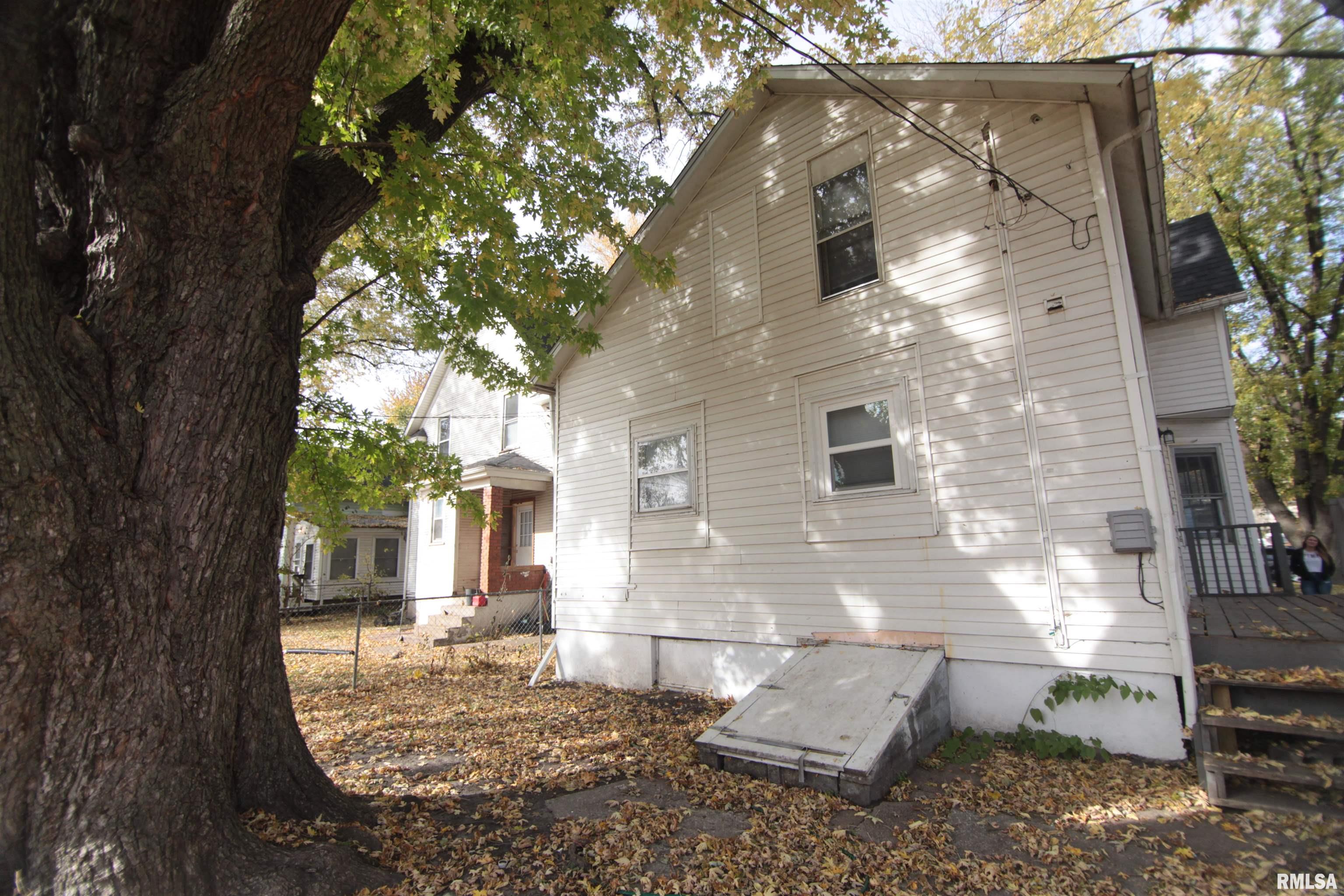 1607 W 8th Street, Davenport, Iowa image 3