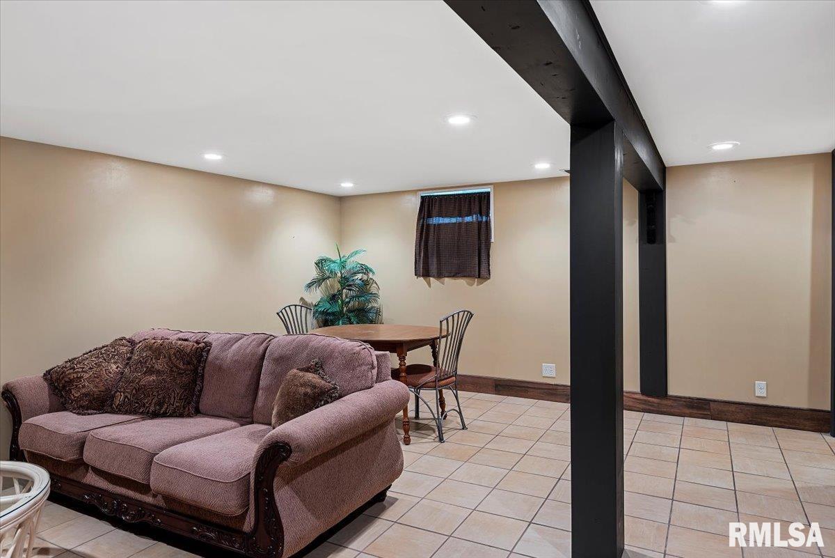421 Outer Park Drive, Springfield, Illinois image 20