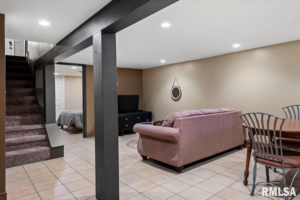 421 Outer Park Drive, Springfield, Illinois image 21