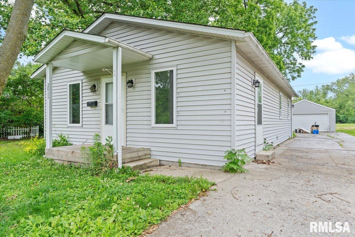 2011 E Keys Avenue, Springfield, Illinois image 2