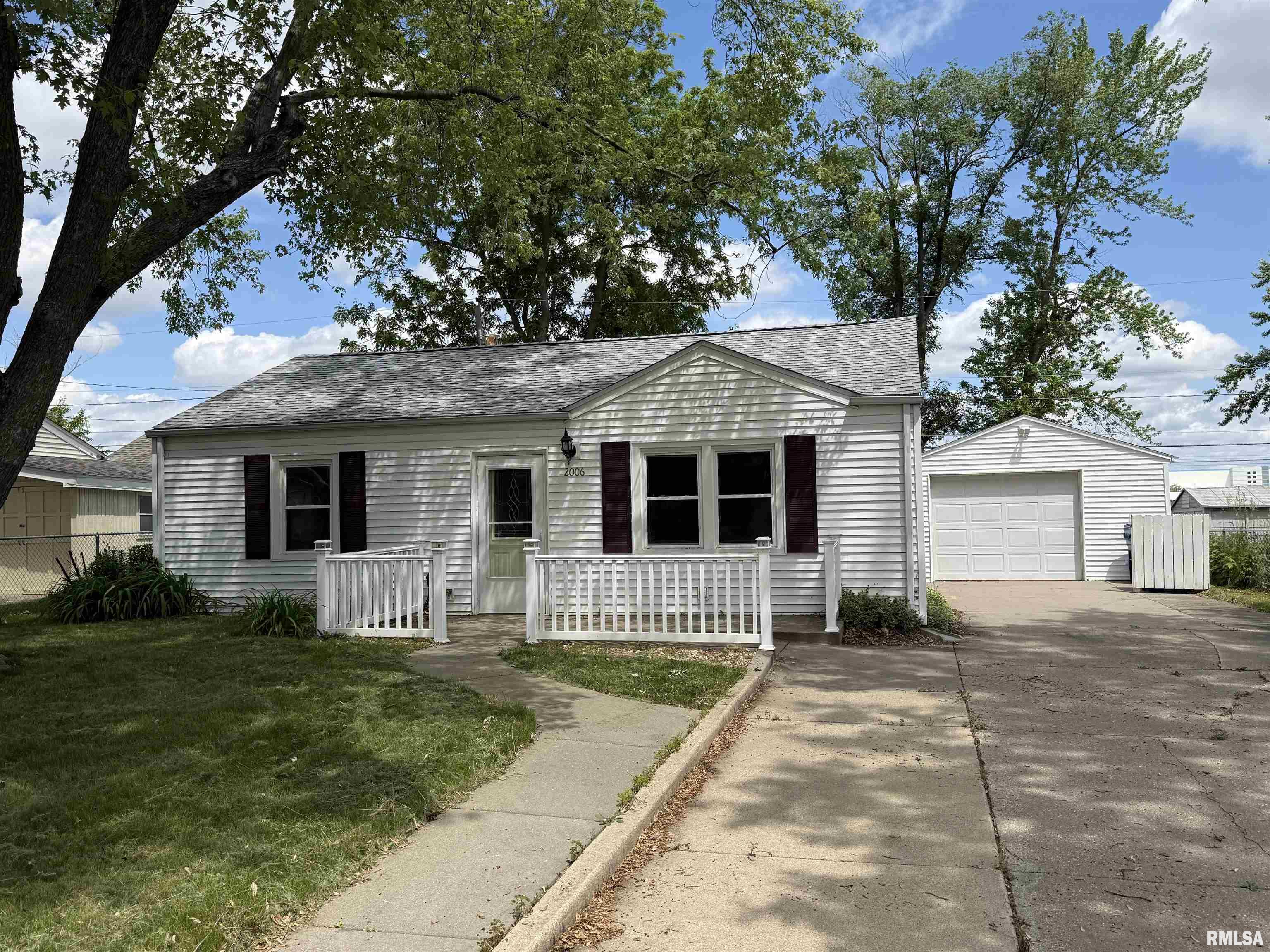 2006 W 75th Place, Davenport, Iowa image 1