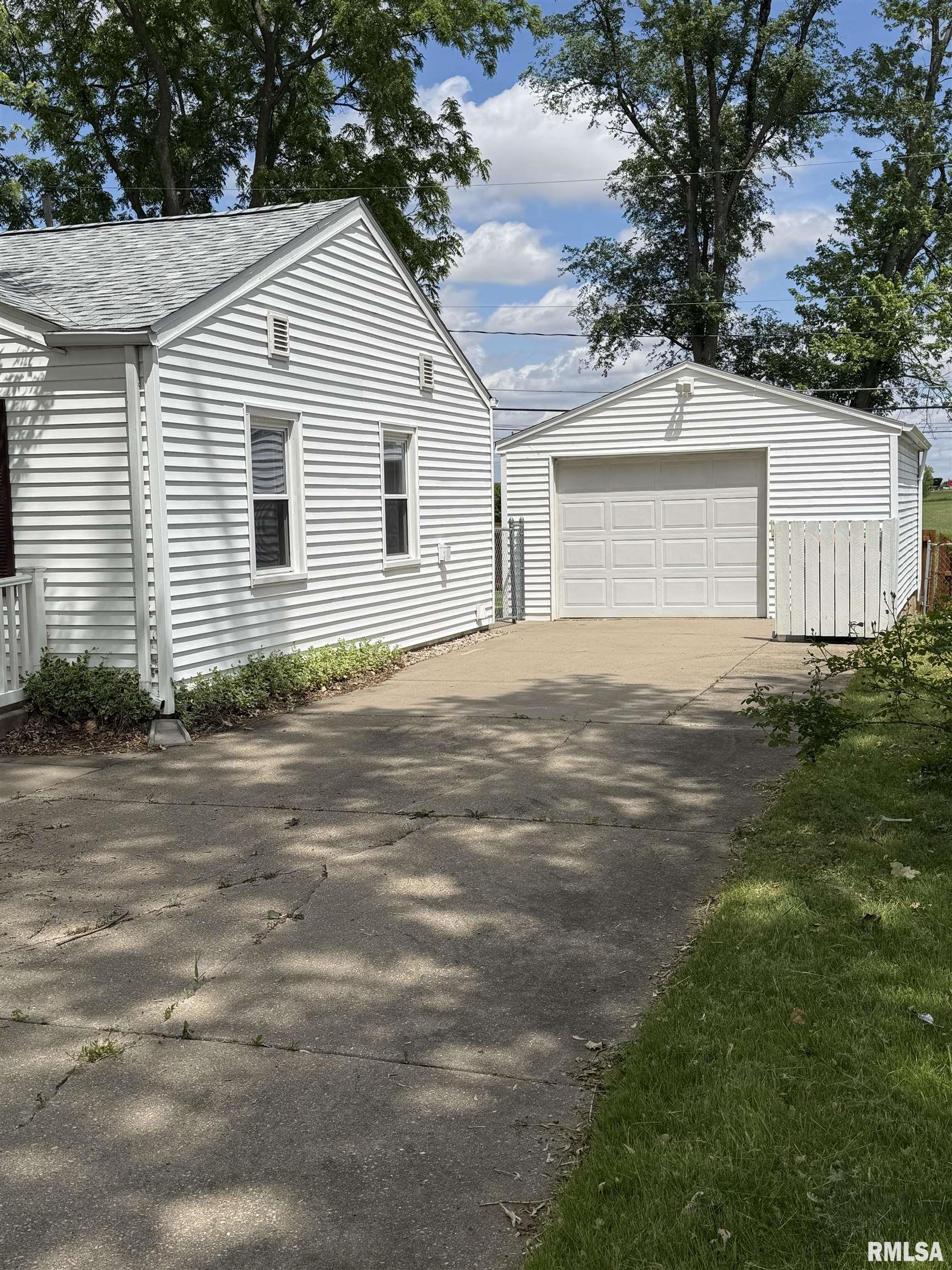 2006 W 75th Place, Davenport, Iowa image 18