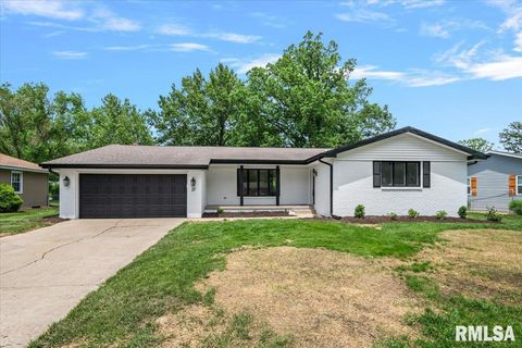 Homes For Sale - 27 Mishawaka Drive<br/> Sangamon County, Rochester, IL 62653