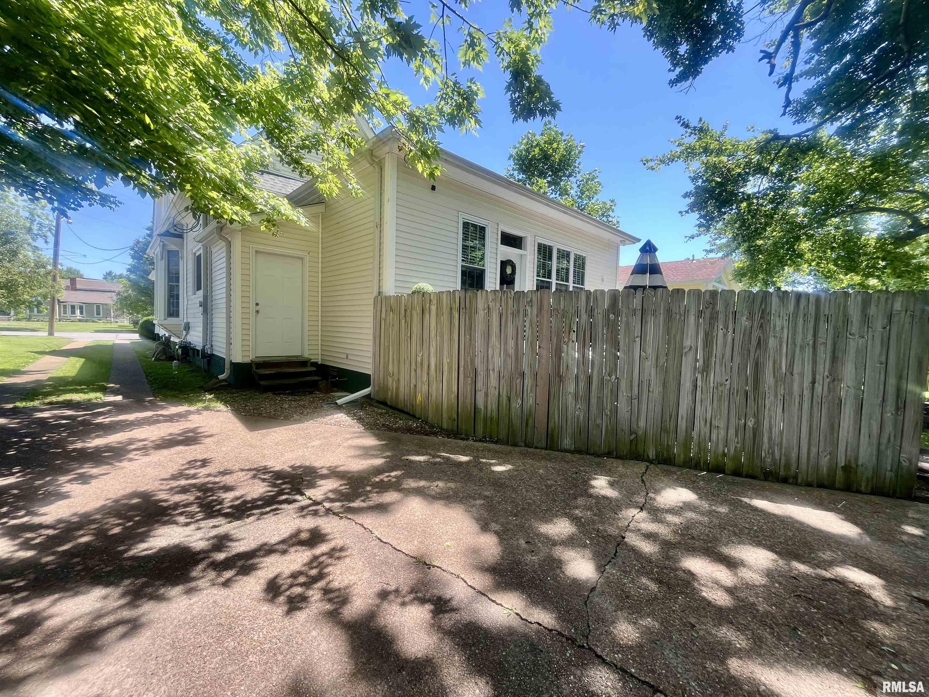 212 E 3rd Street, Metropolis, Illinois image 5