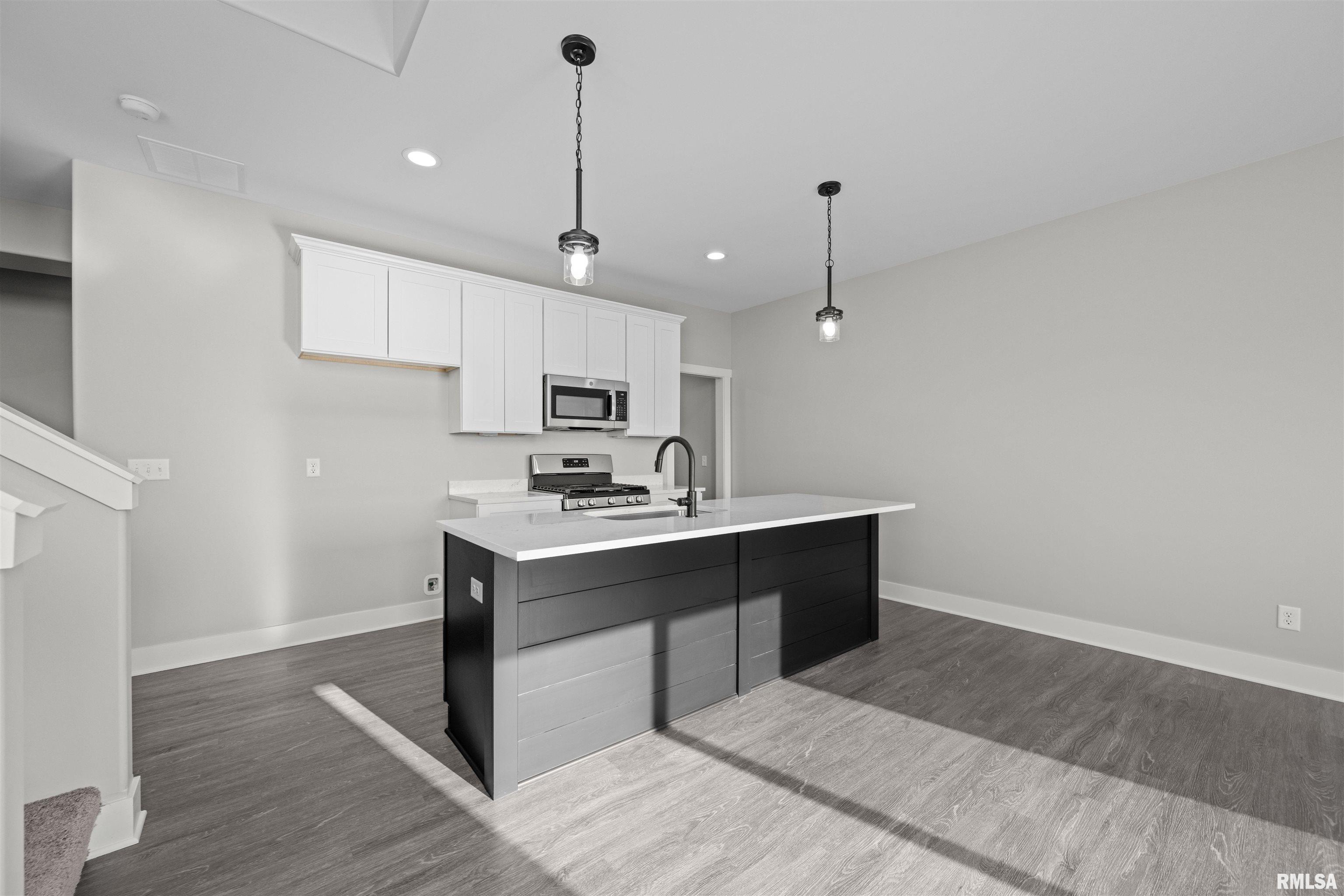 7146 Grove Crossing, Bettendorf, Iowa image 2