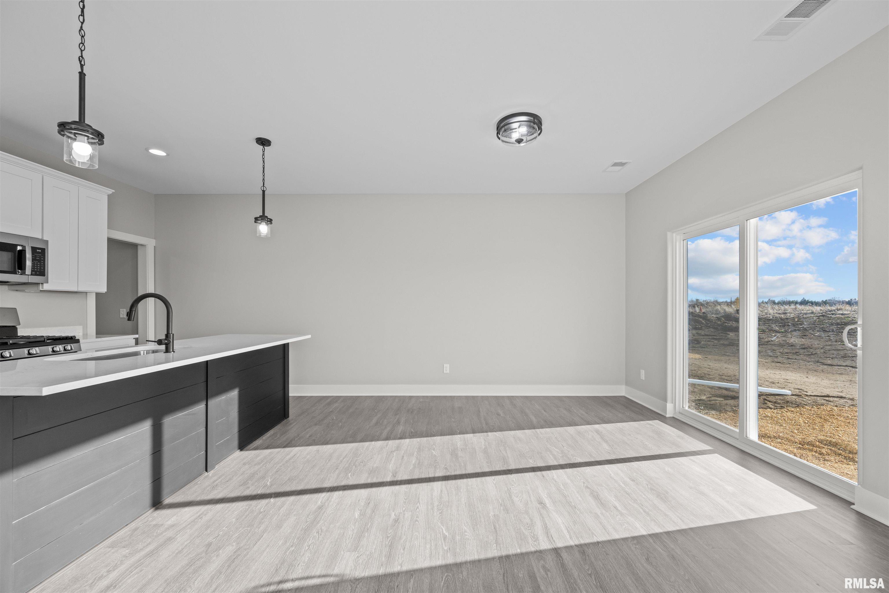 7146 Grove Crossing, Bettendorf, Iowa image 9